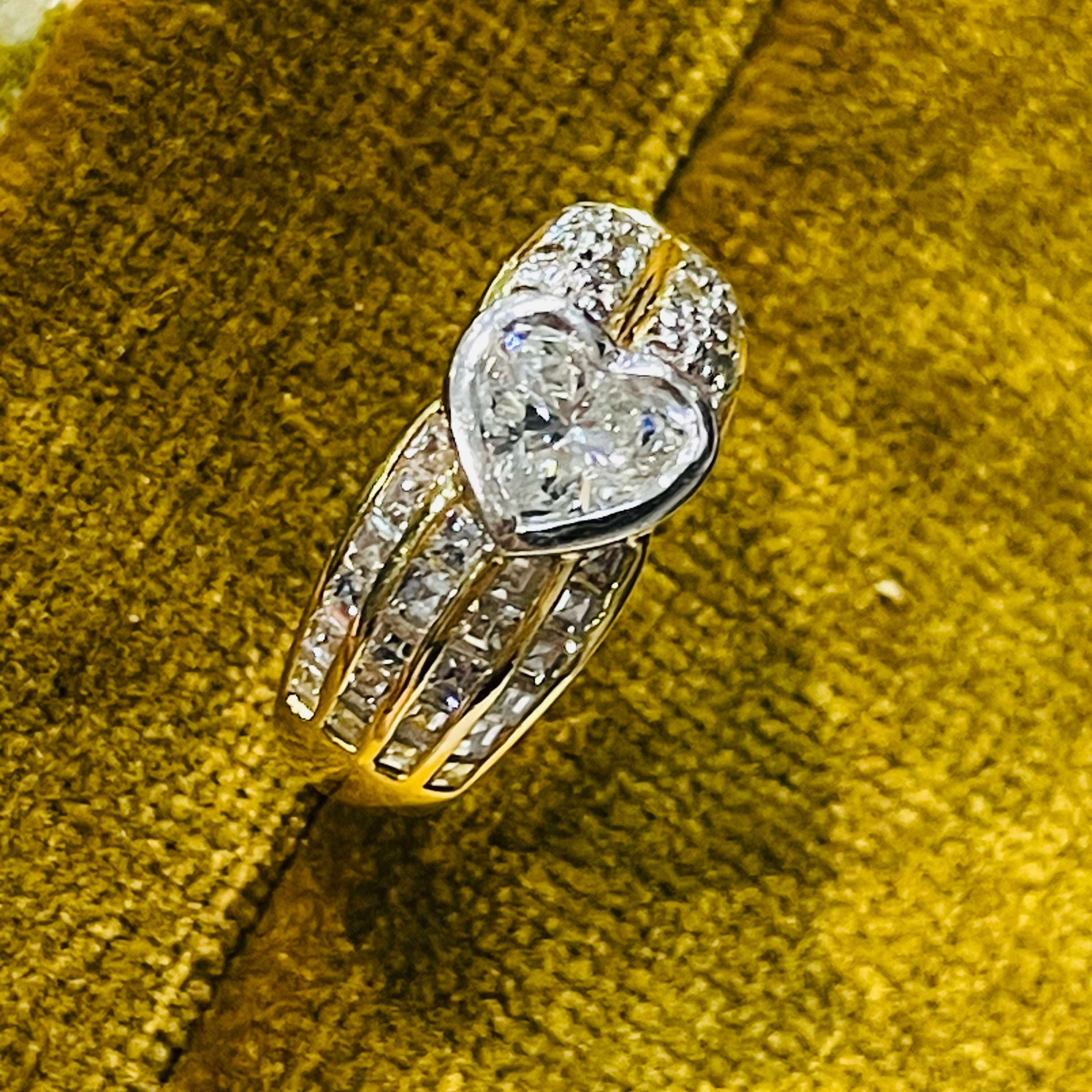 18K Yellow Gold Diamond Heart Ring