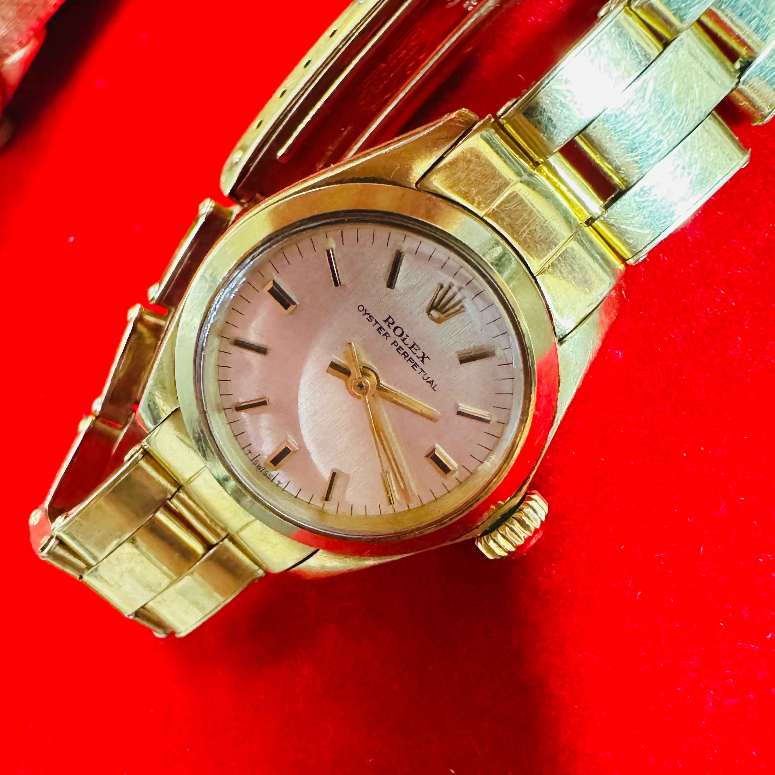 26mm 18K Yellow Gold Vintage Ladies Wristwatch