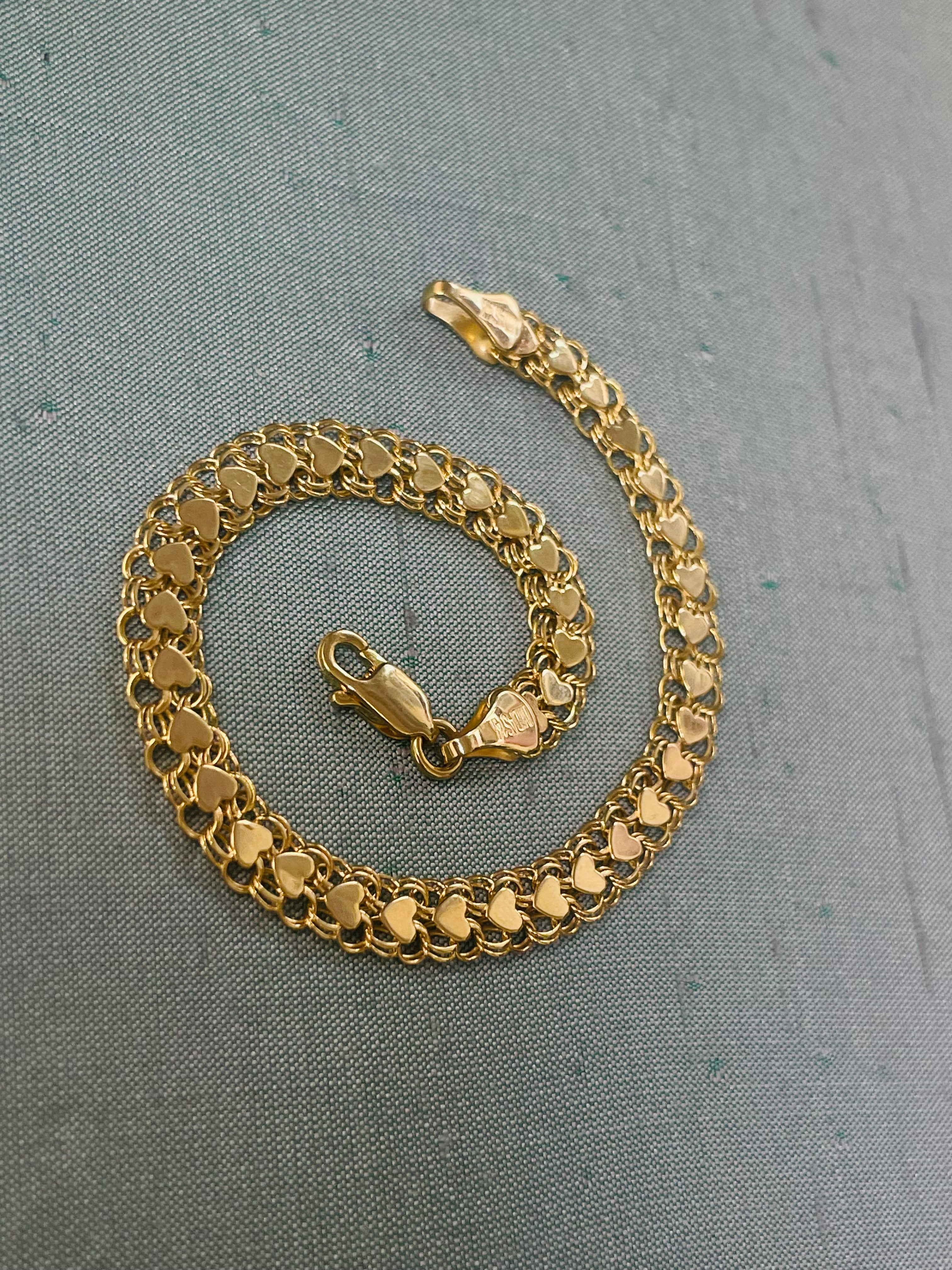 7.25” 14K Yellow Gold Heart Link Charm Bracelet