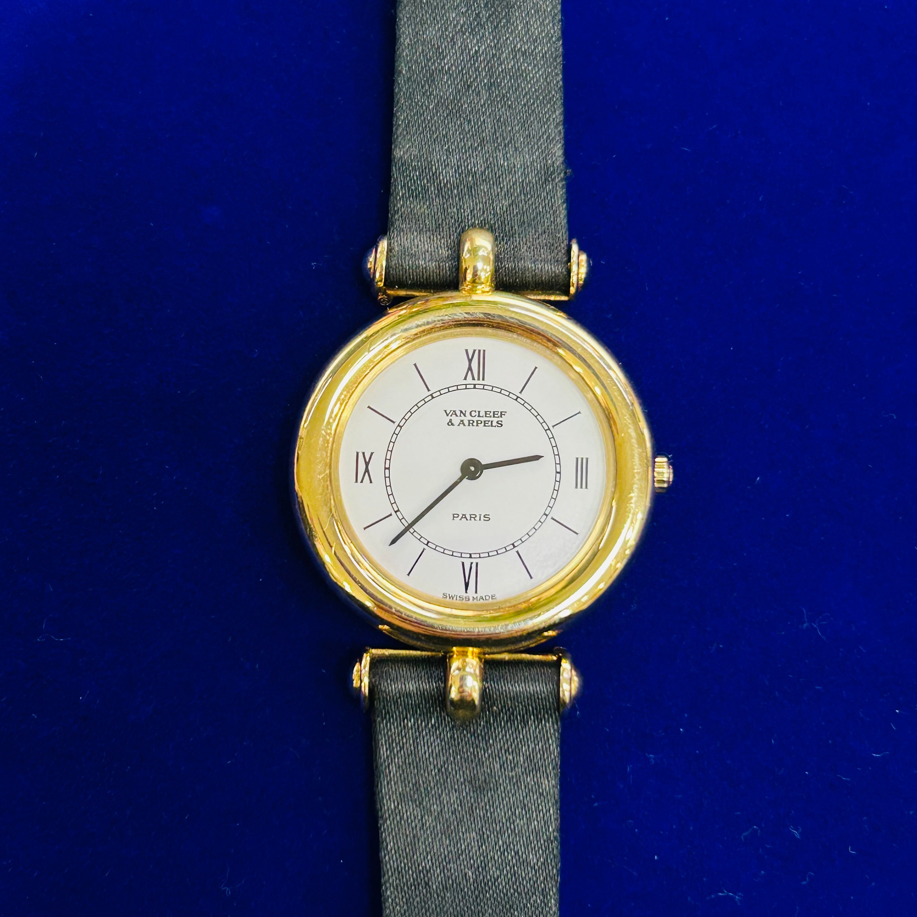 Van Cleef & Arpels 18K Yellow Gold Quartz Watch Ref. 28340 – 1990 | Classic Roman Dial