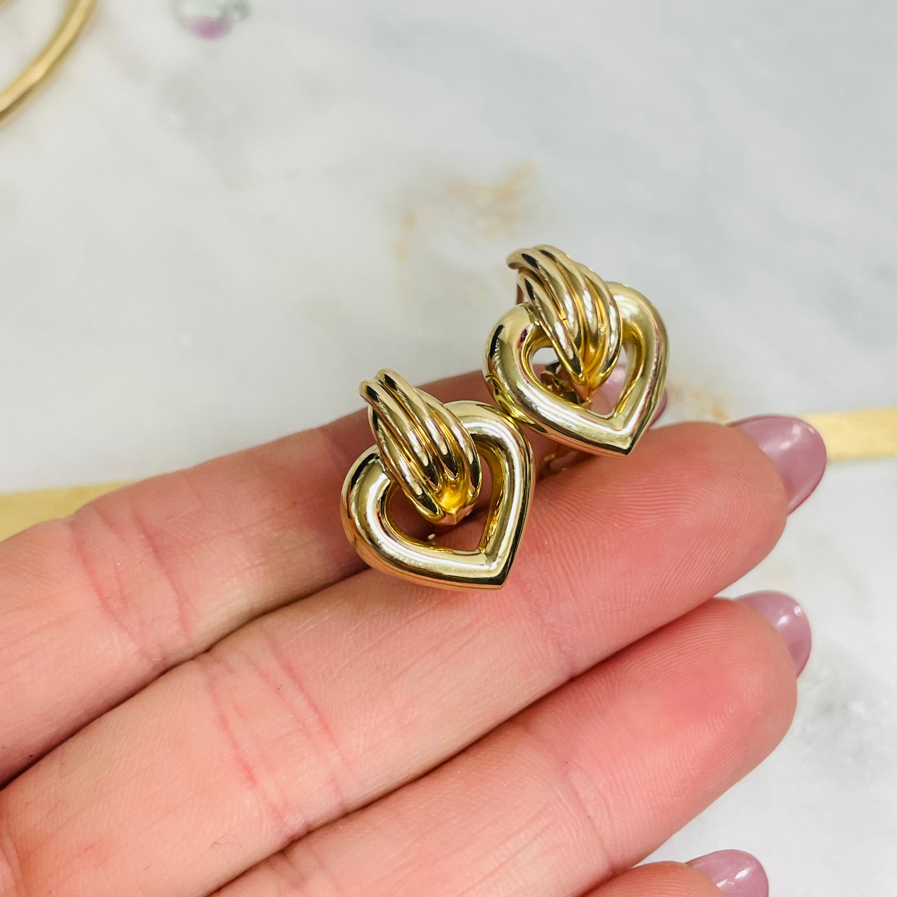 Cute! 14K Gold Chubby Fluted Abstract Heart Omega Back  Earrings