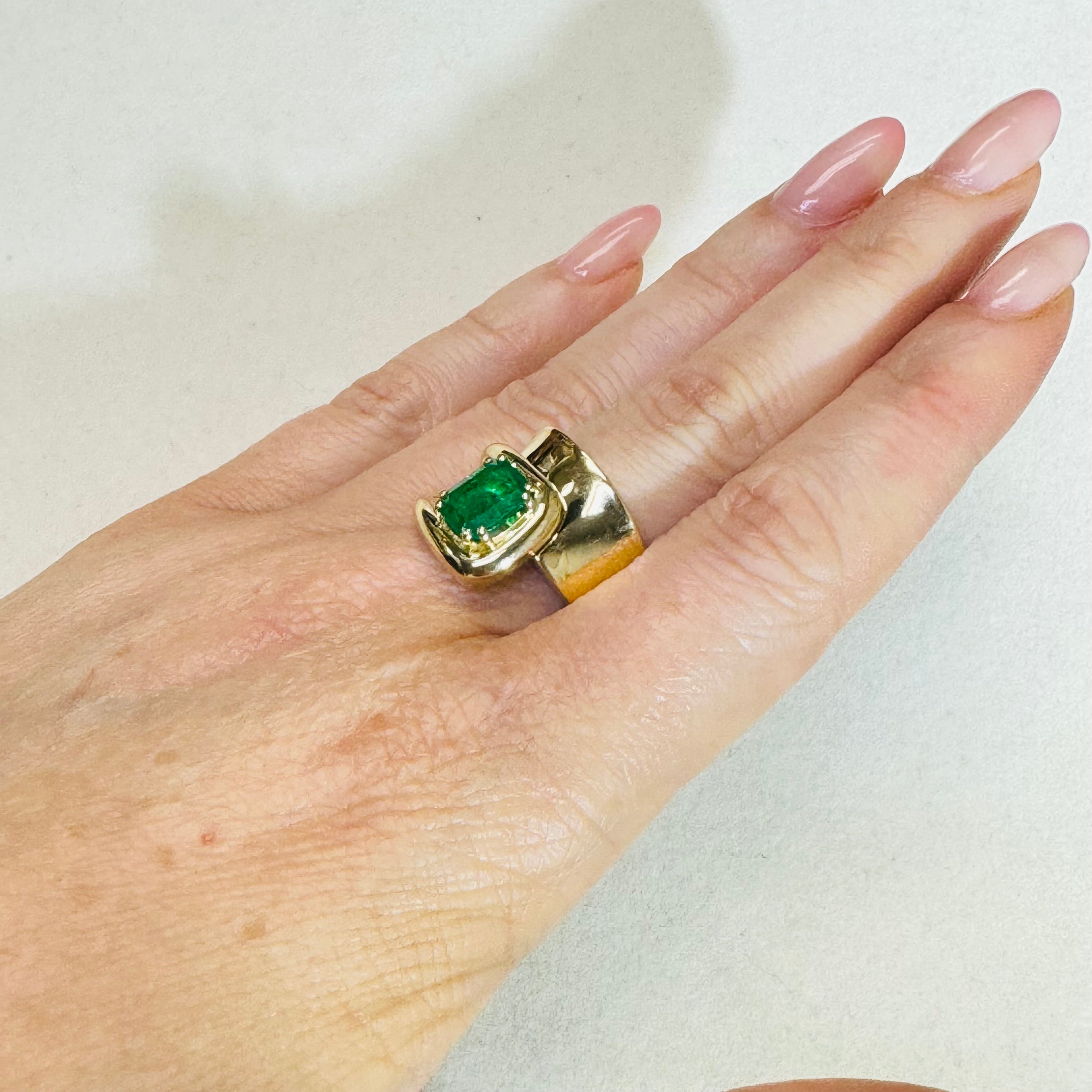 14k Yellow Gold Wide Emerald Wrap Ring Size 7.25