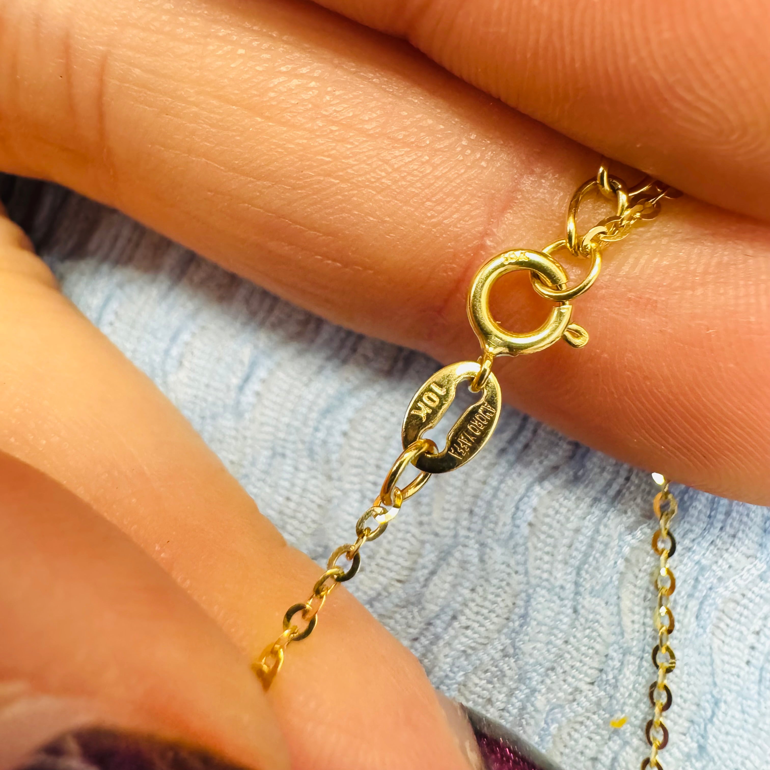 10K Yellow Gold Engine Turned Flower Clover Bracelet 7-8"