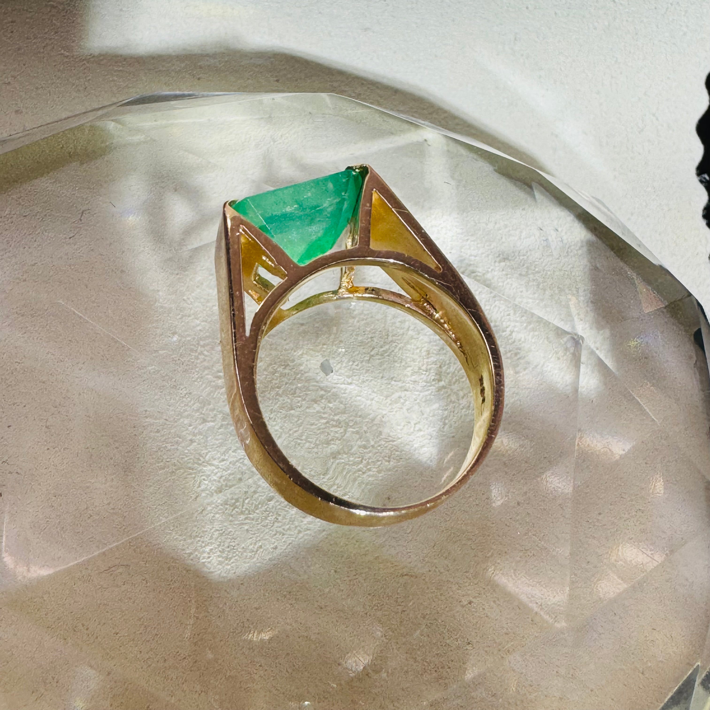 Solid 18K Yellow Gold Emerald Ring Size 6.25