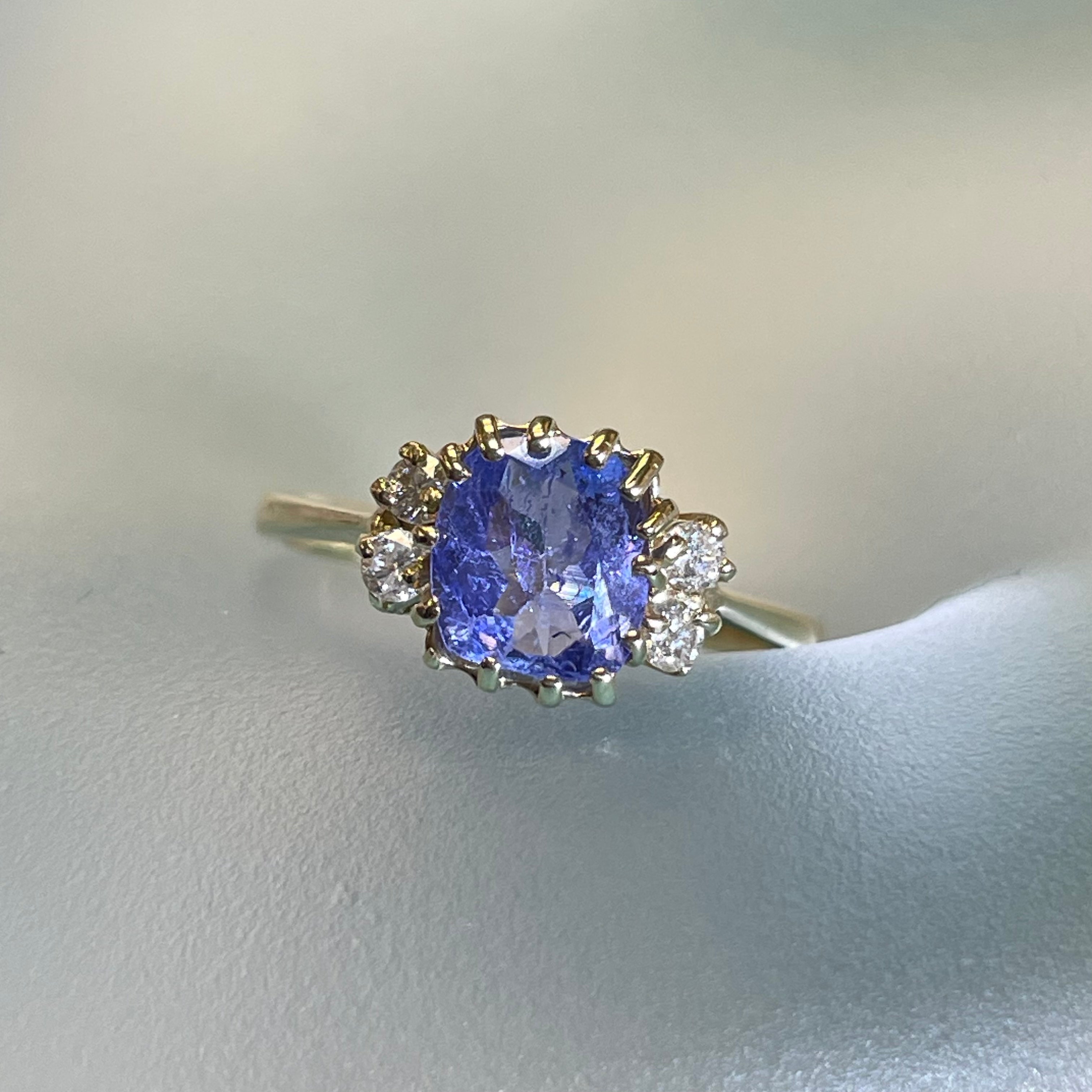 Cushion Cut Tanzanite and Diamond 14K Yellow Gold Ring Size 5.75