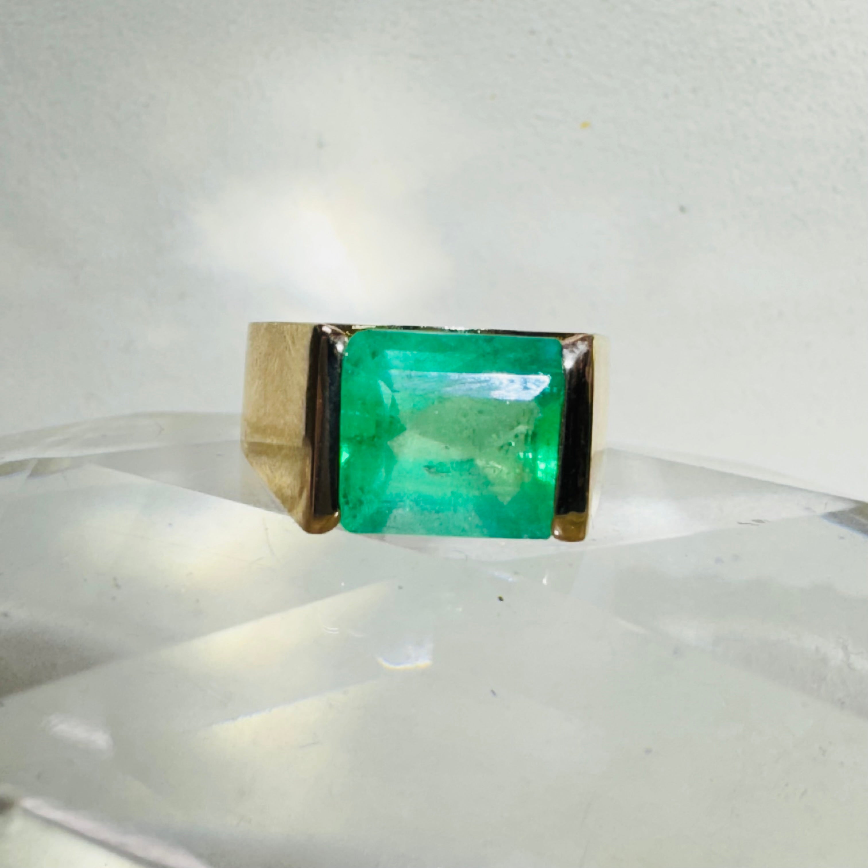 Solid 18K Yellow Gold Emerald Ring Size 6.25