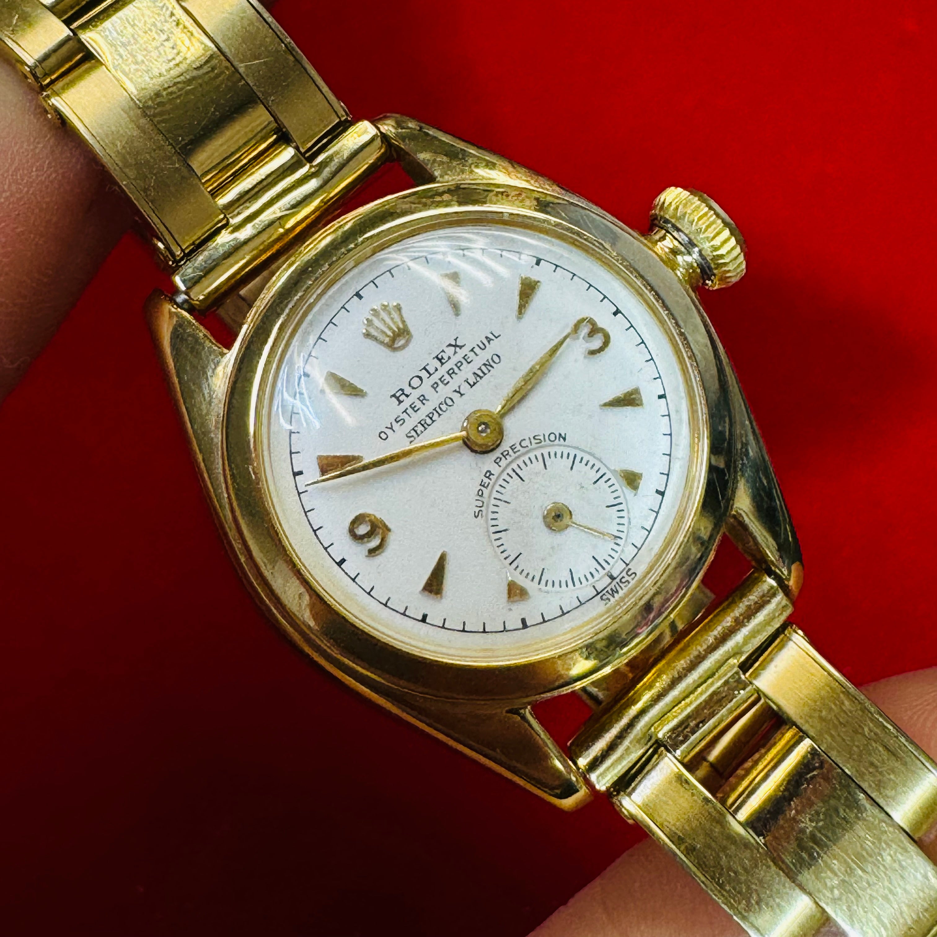 26mm 18K Yellow Gold Vintage 1950s Ladies Bubbleback Wristwatch with Second Hand