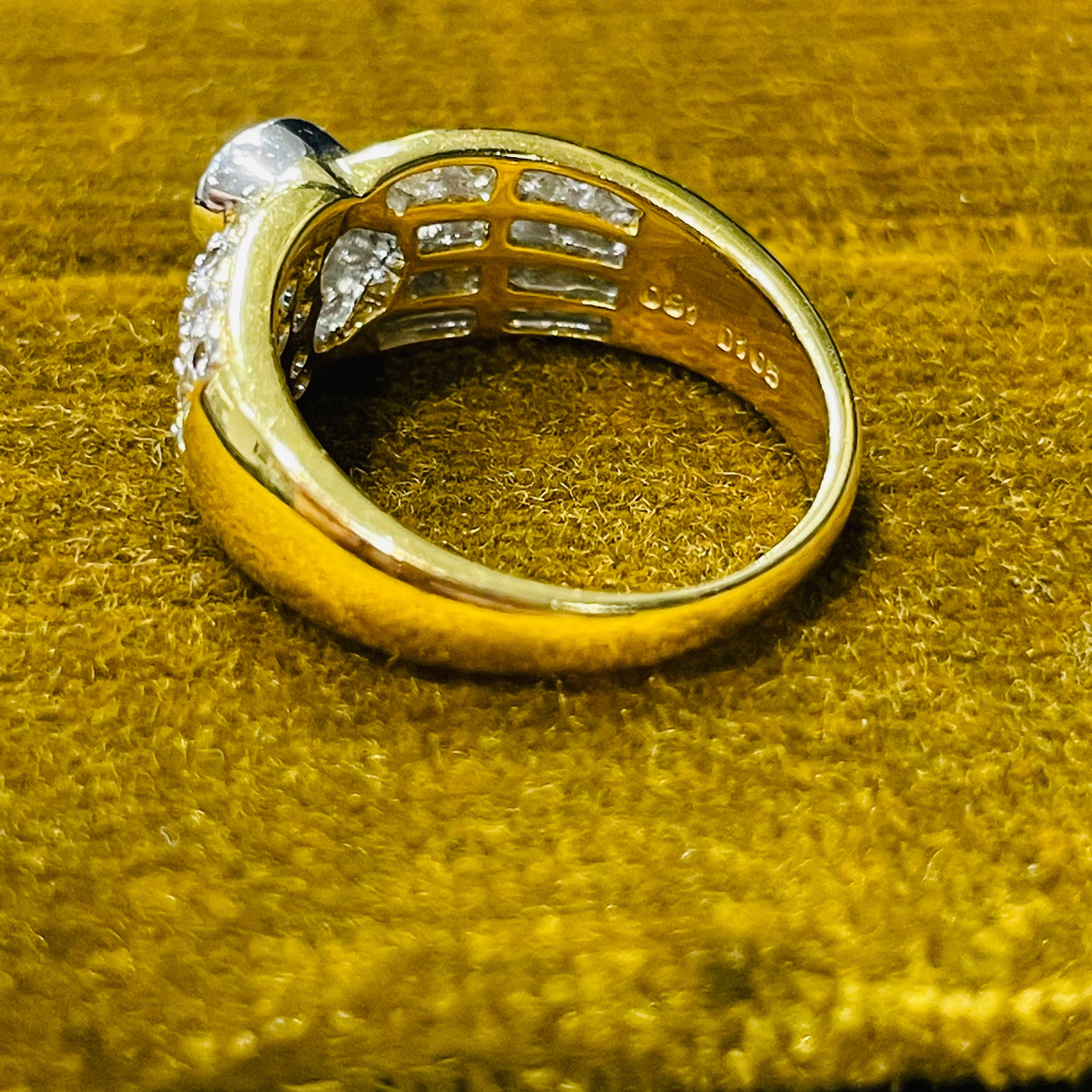 18K Yellow Gold Diamond Heart Ring