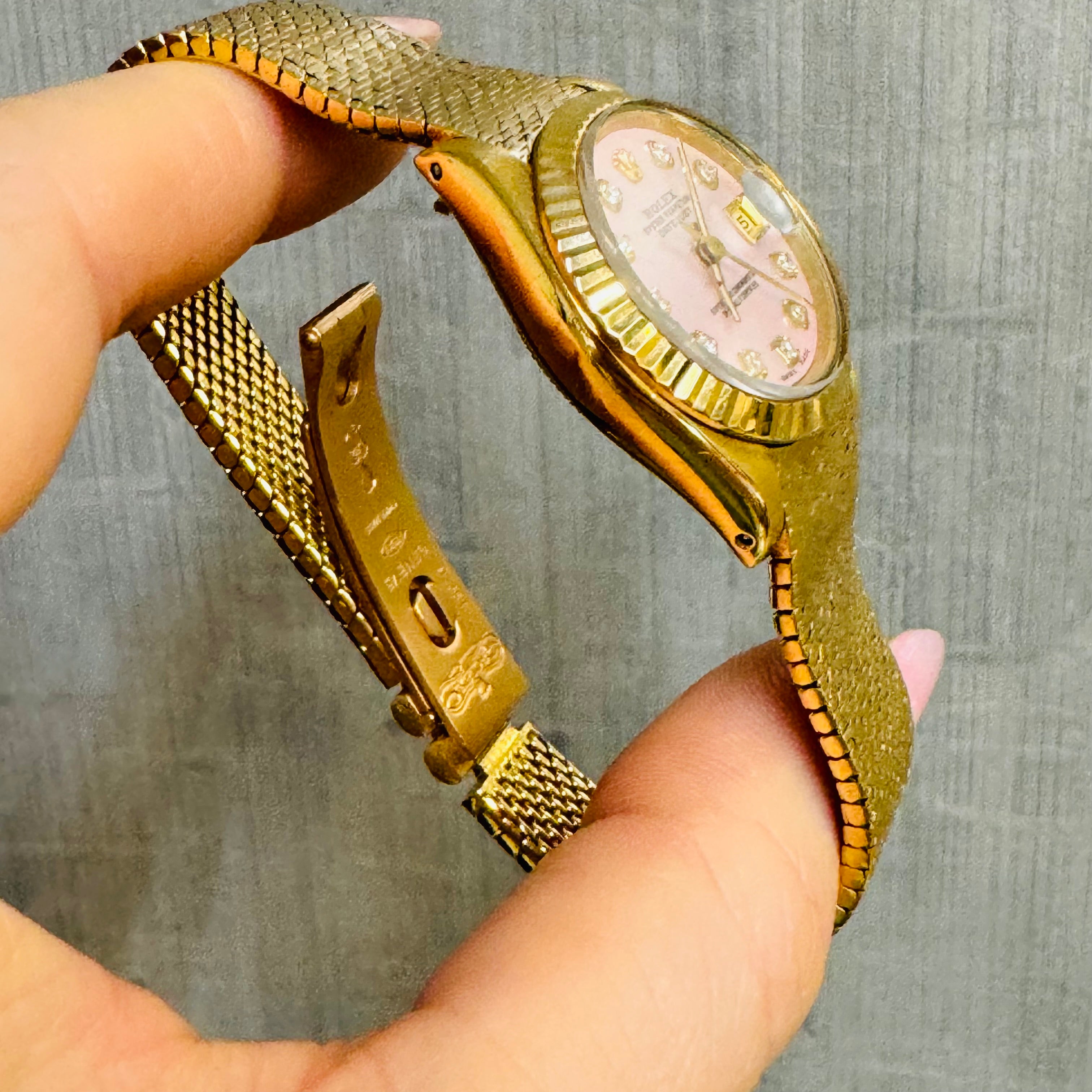 26mm 18K Yellow Gold Vintage Ladies Wristwatch with Pink Mother of Pearl Diamond Dial Mesh Band