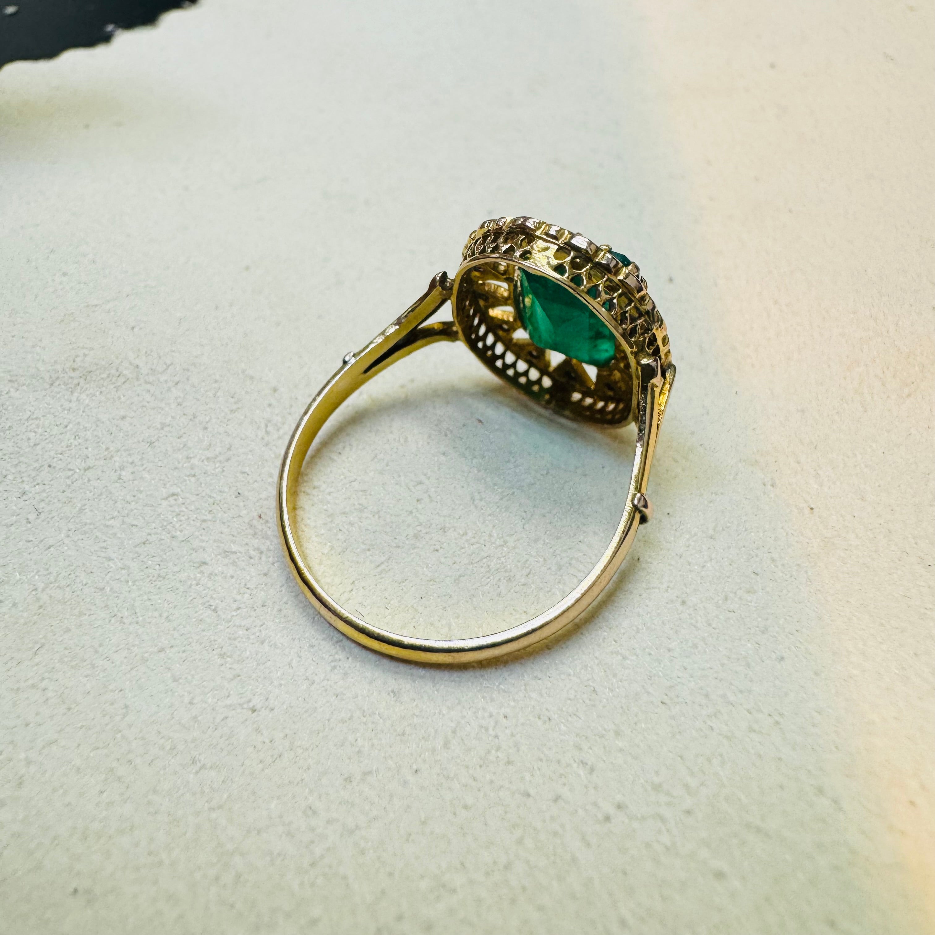 Solid 18K Yellow Gold Emerald and Rose Diamond Ring Size 7.5