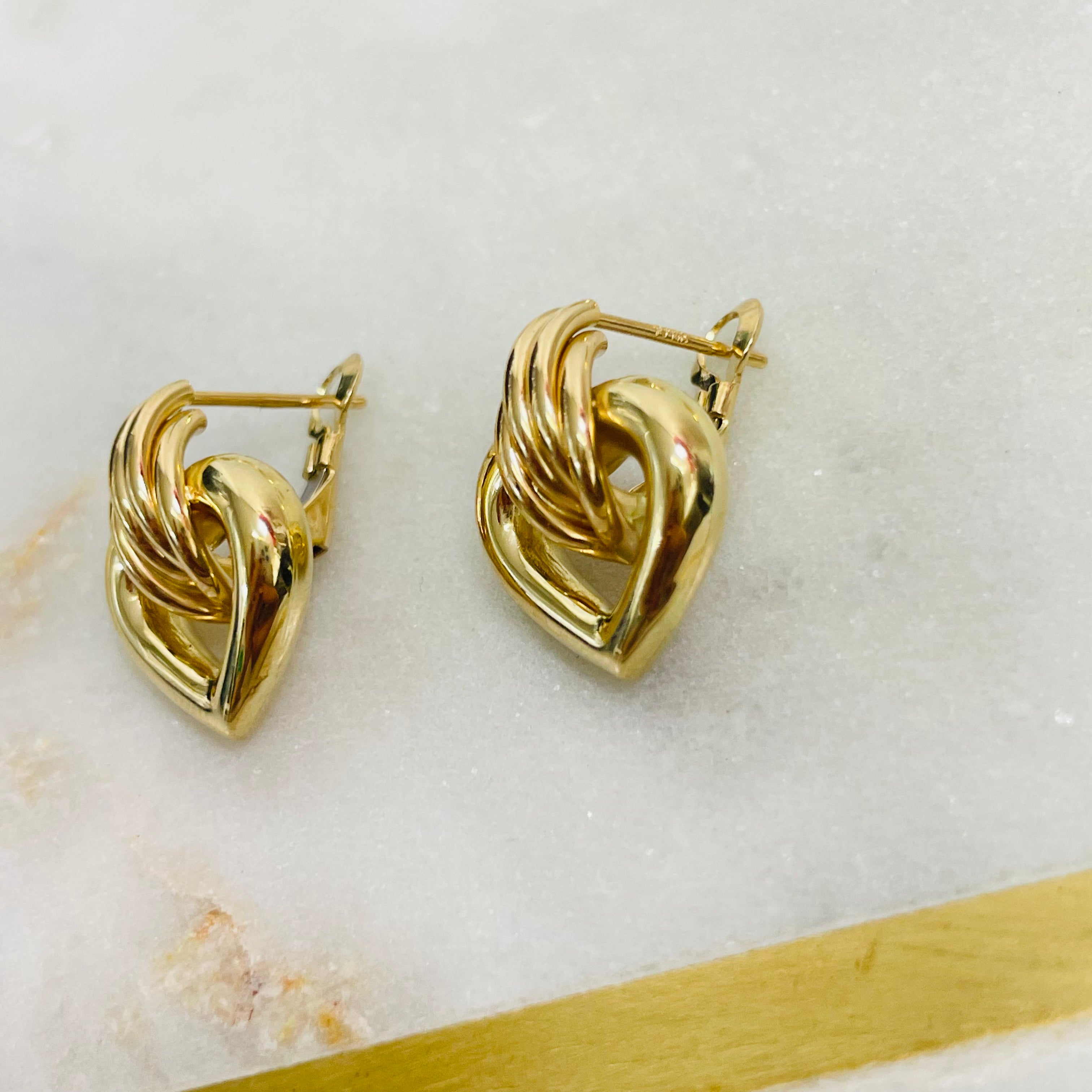 Cute! 14K Gold Chubby Fluted Abstract Heart Omega Back  Earrings
