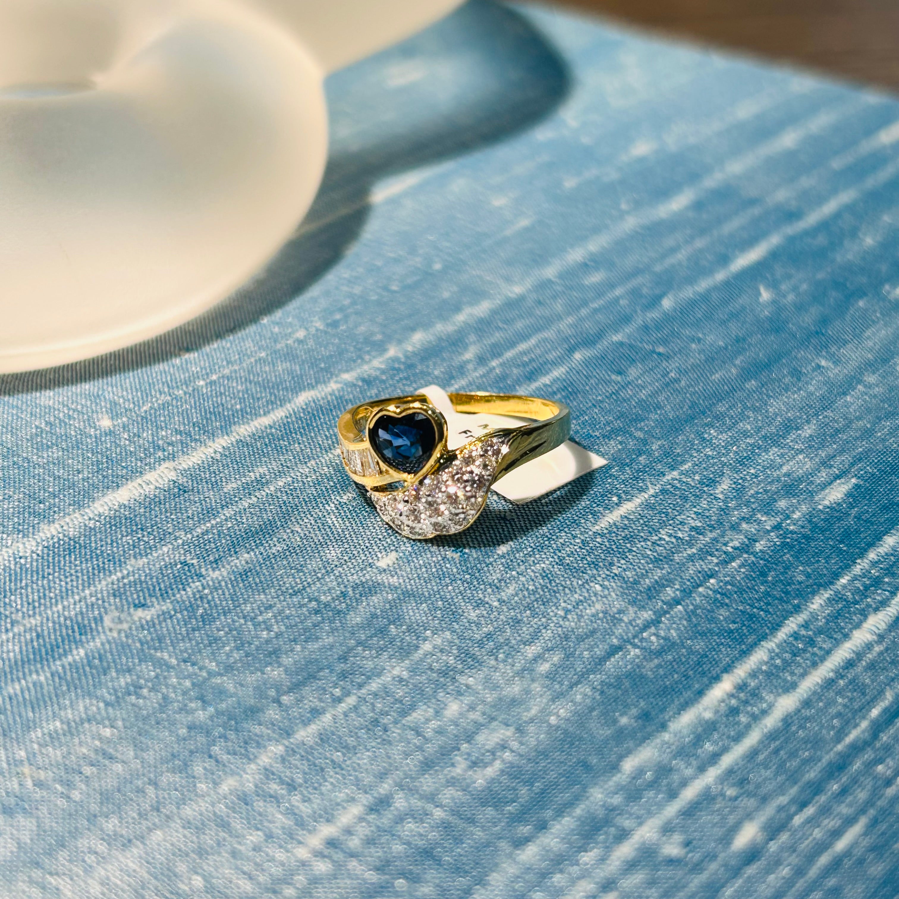 18K Yellow Gold Natural Diamond And Natural Blue Sapphire Size 6.5