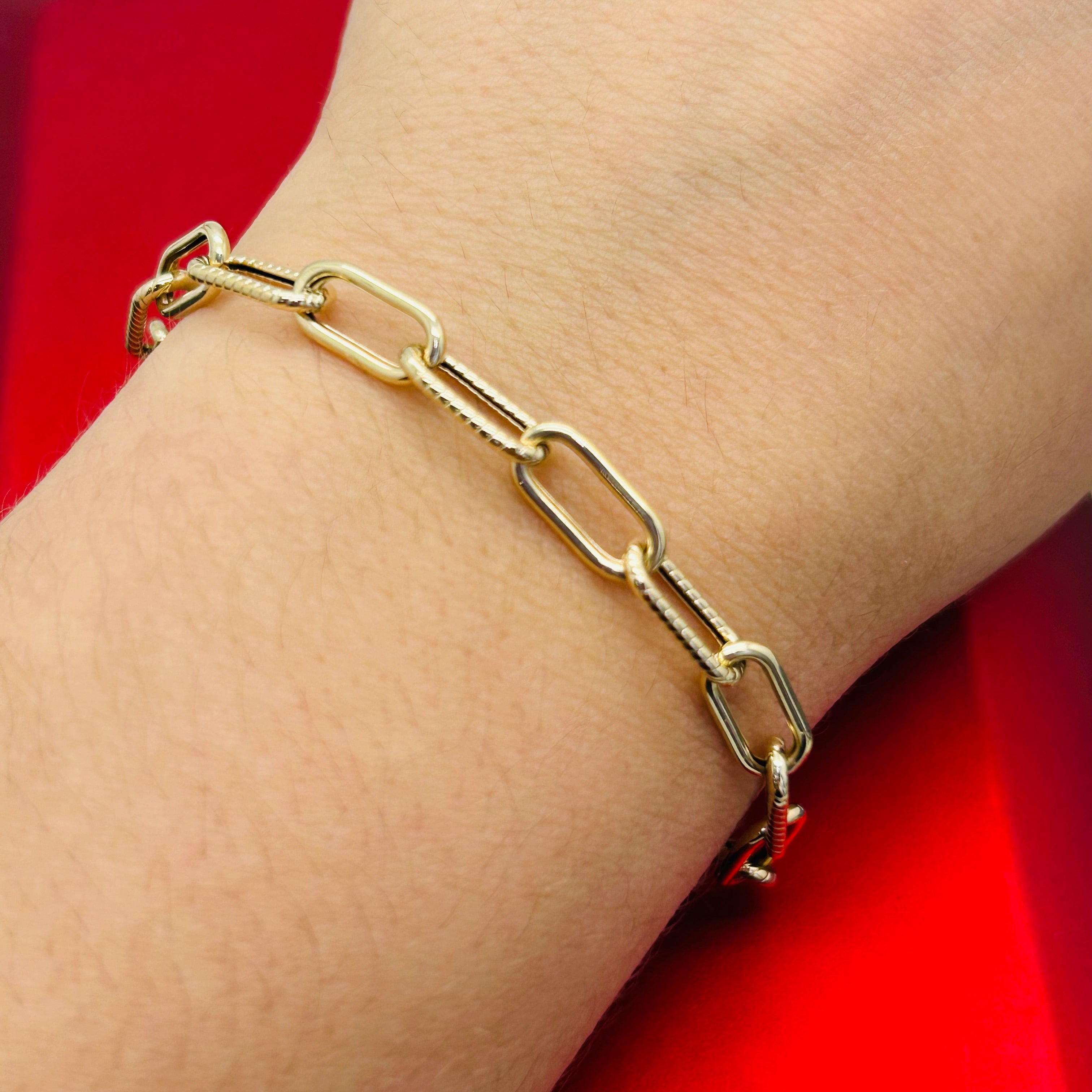 14K Yellow Gold 5.4mm Paper Clip Chain Bracelet 7”