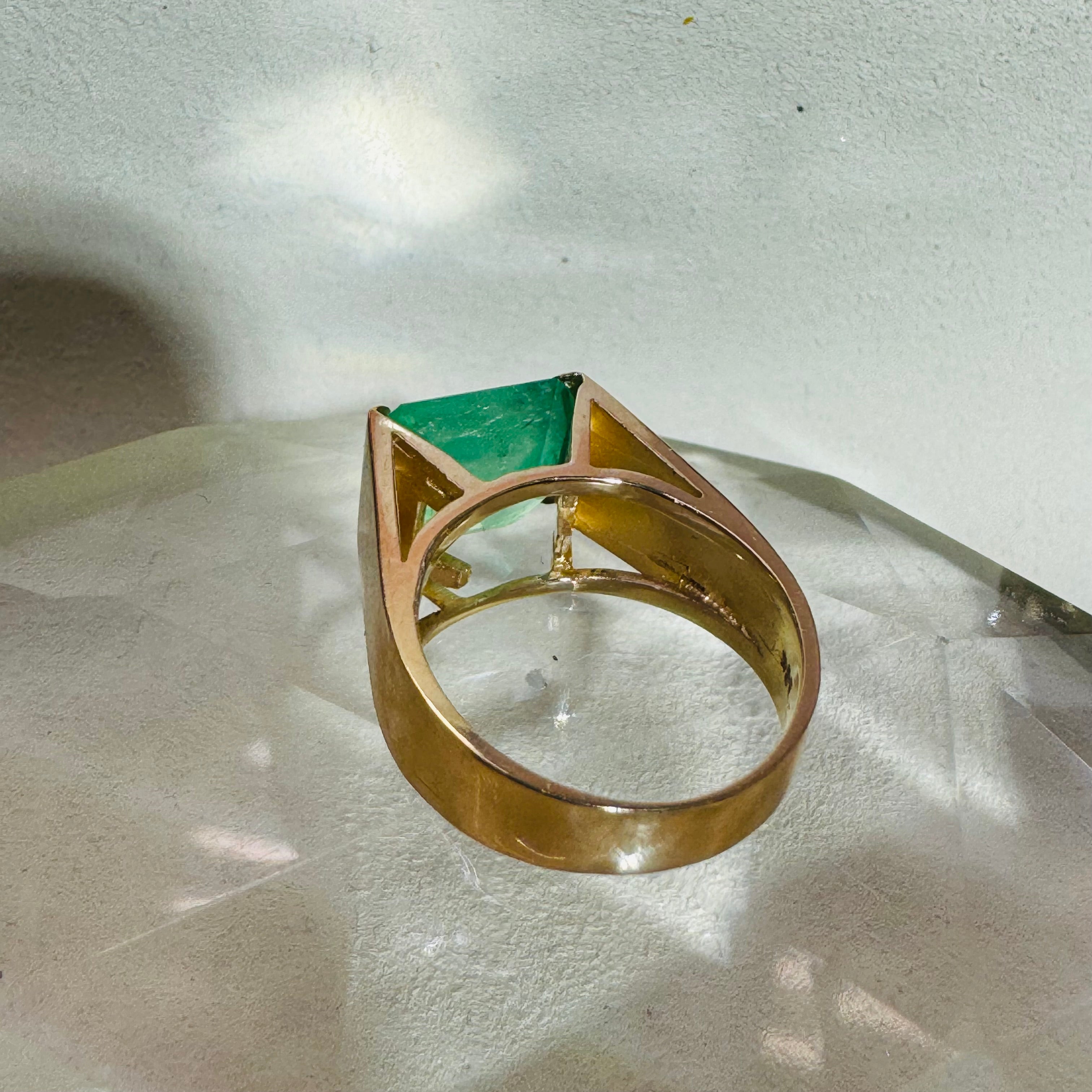 Solid 18K Yellow Gold Emerald Ring Size 6.25