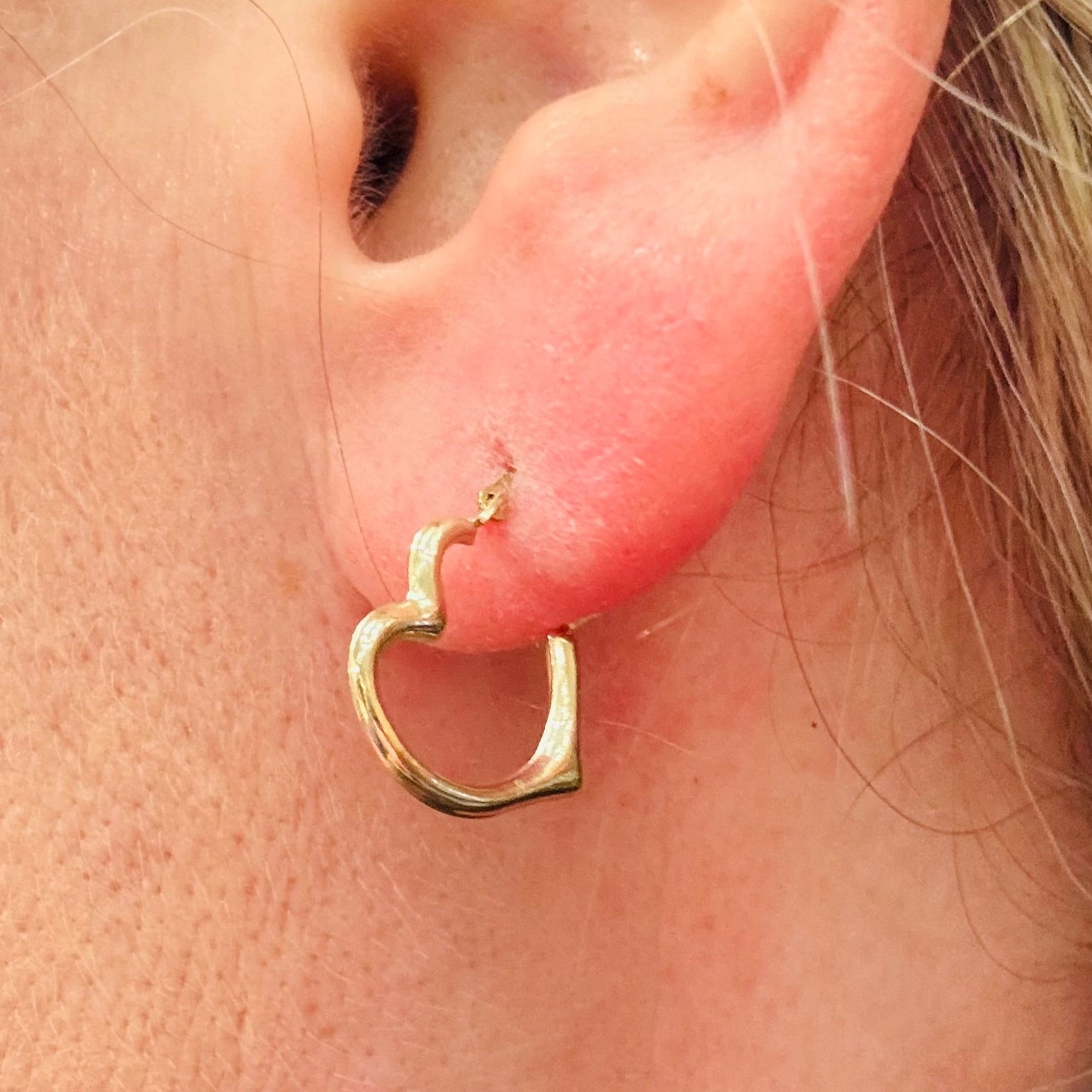 1/2” 14K Yellow Gold Heart Hoop Earrings
