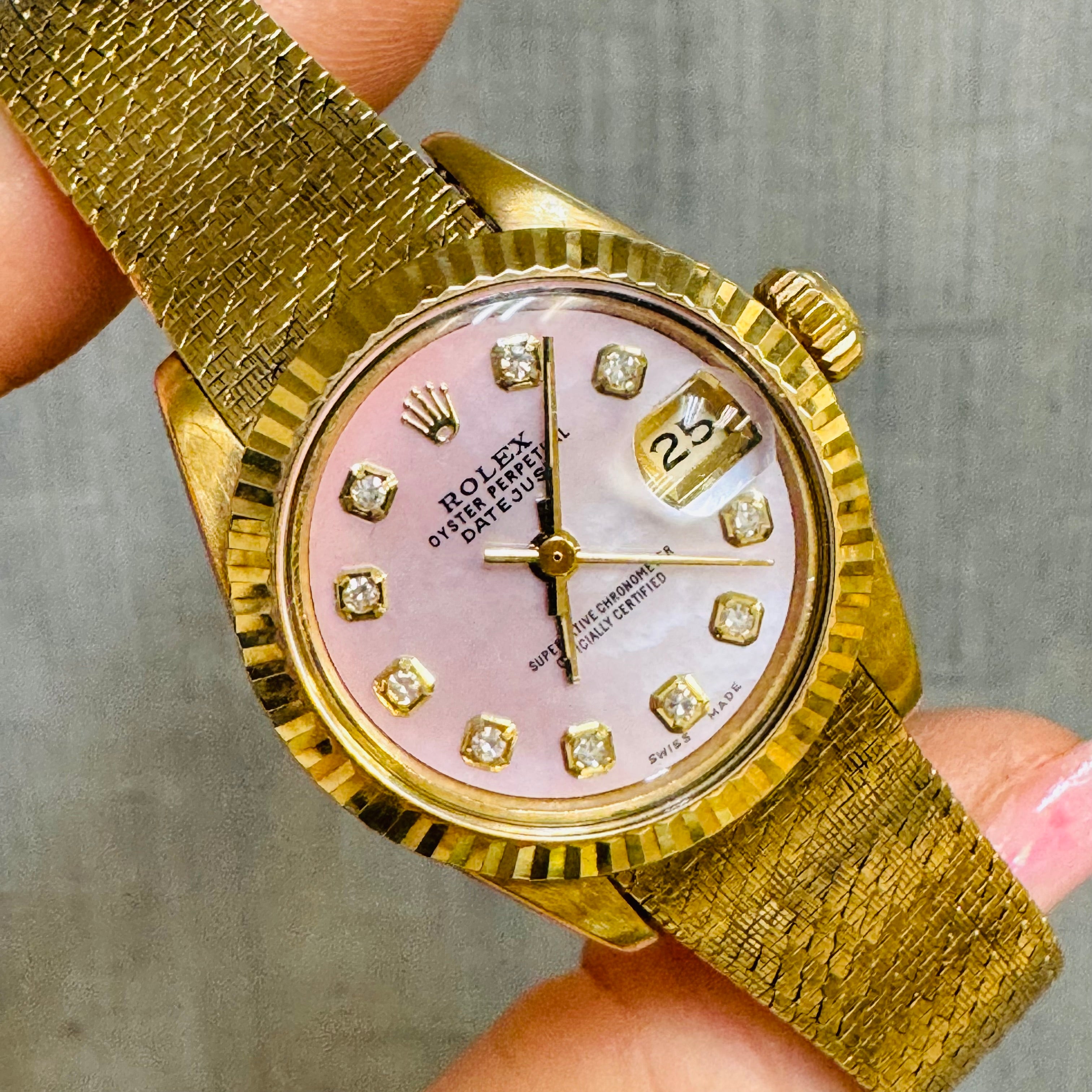 26mm 18K Yellow Gold Vintage Ladies Wristwatch with Pink Mother of Pearl Diamond Dial Mesh Band