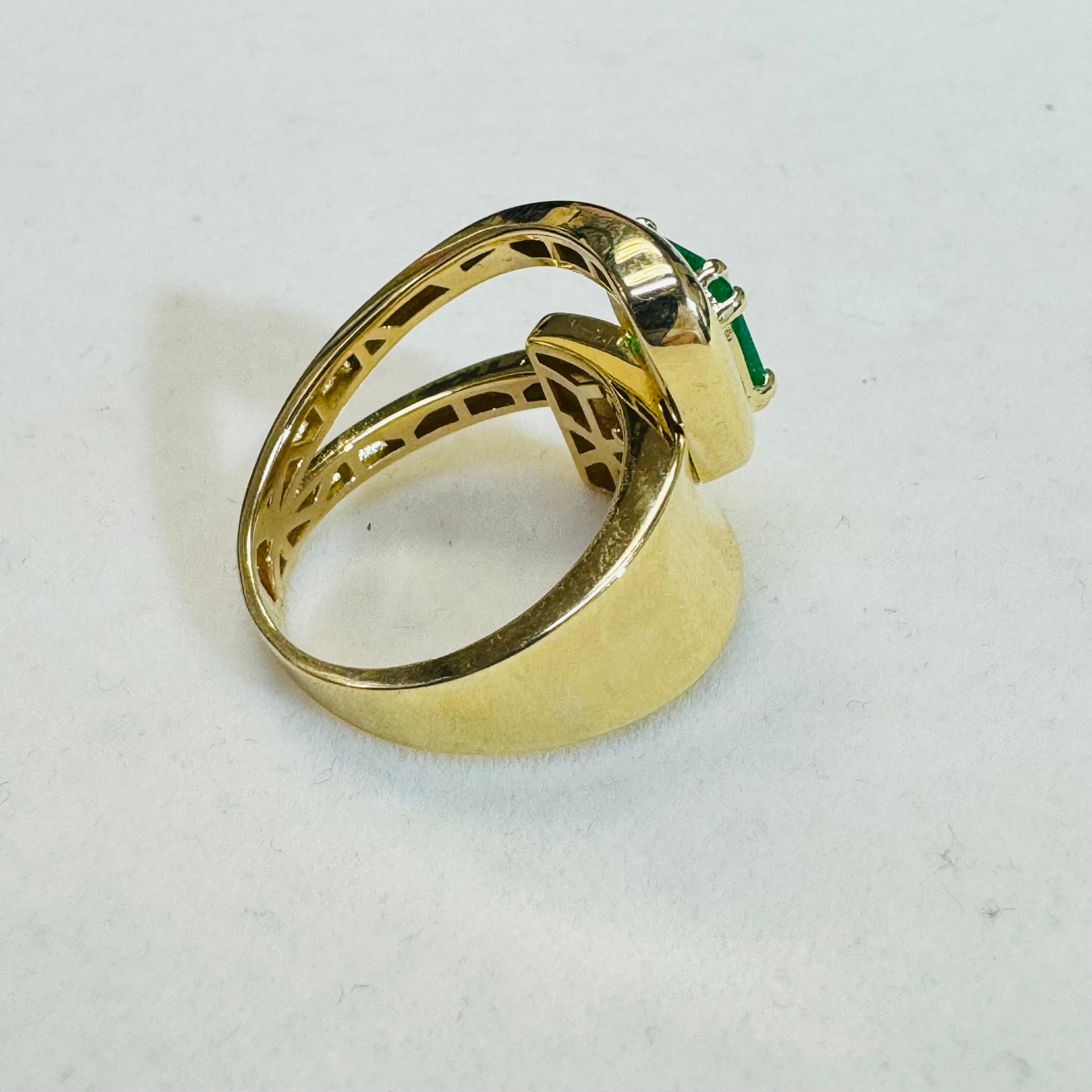 14k Yellow Gold Wide Emerald Wrap Ring Size 7.25