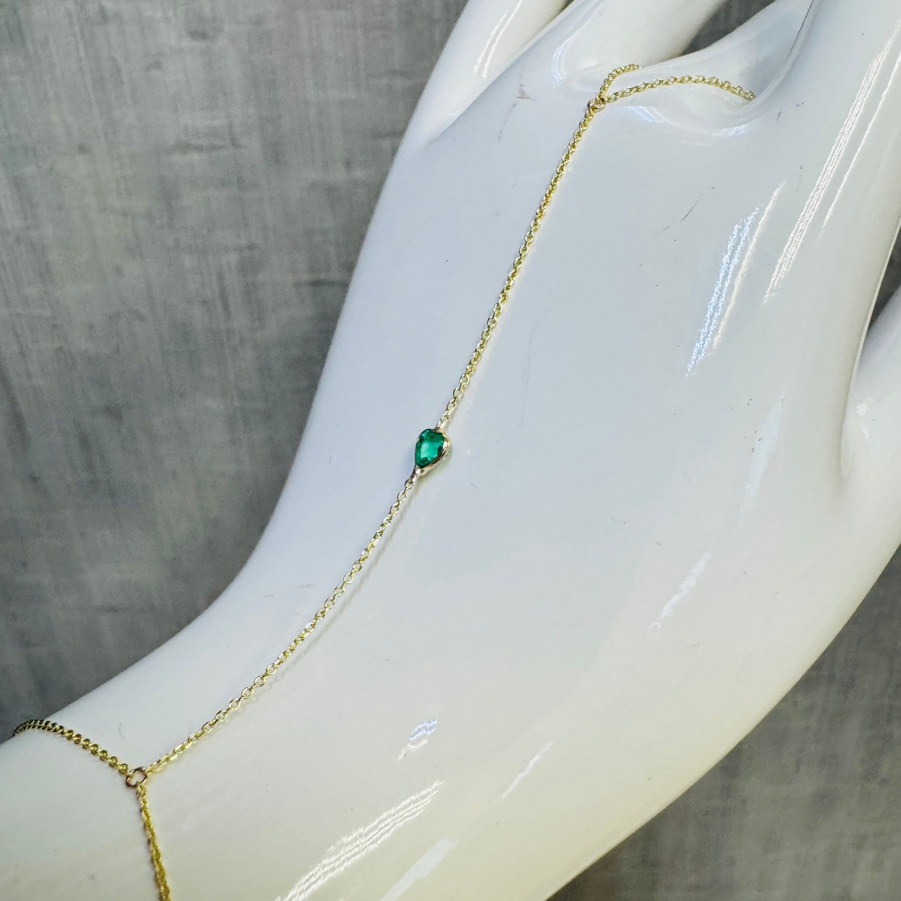 14K Yellow Gold Heart Emerald Handchain