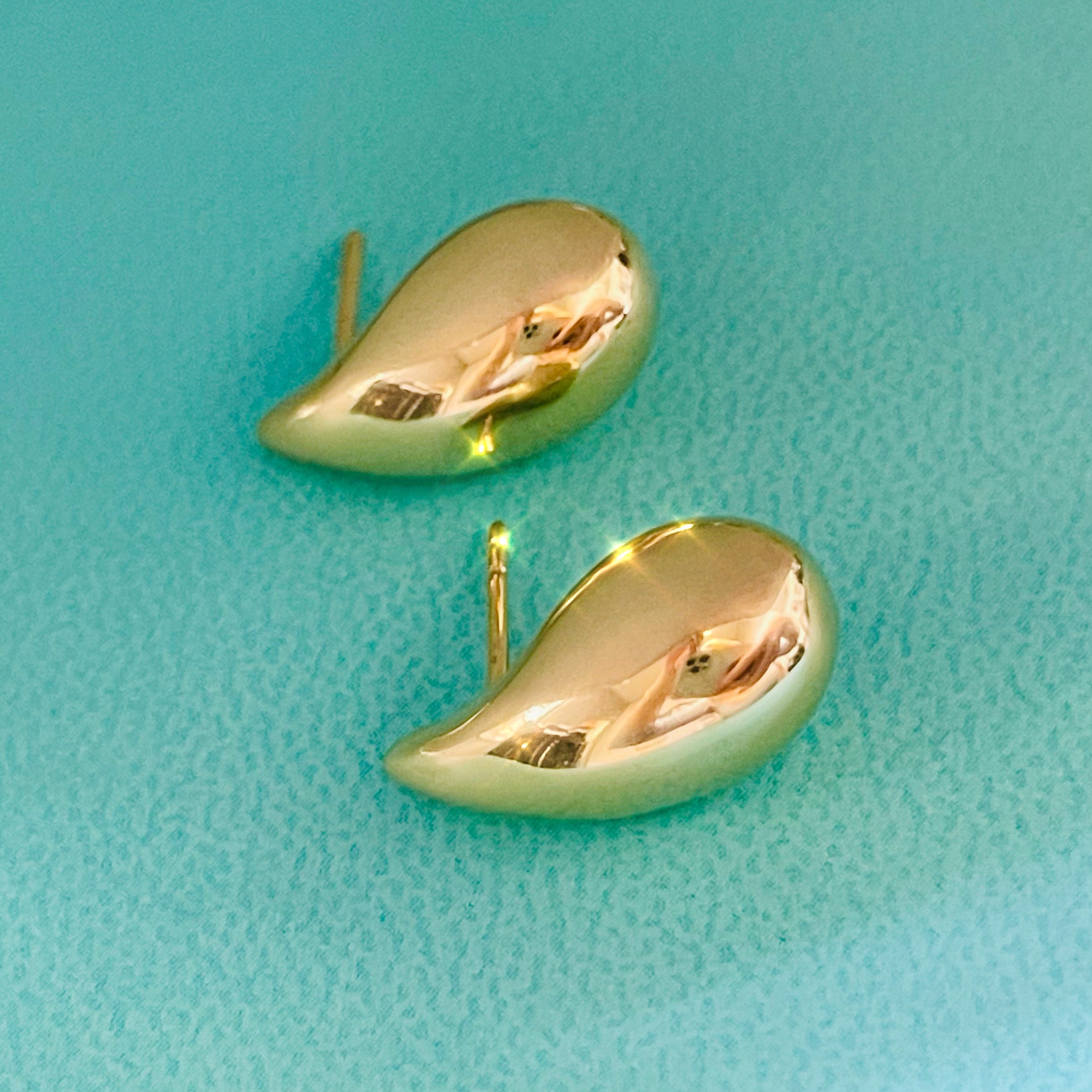 Puffed Tear Drop Shaped Stud Earrings in 10K Yellow Gold 19mm