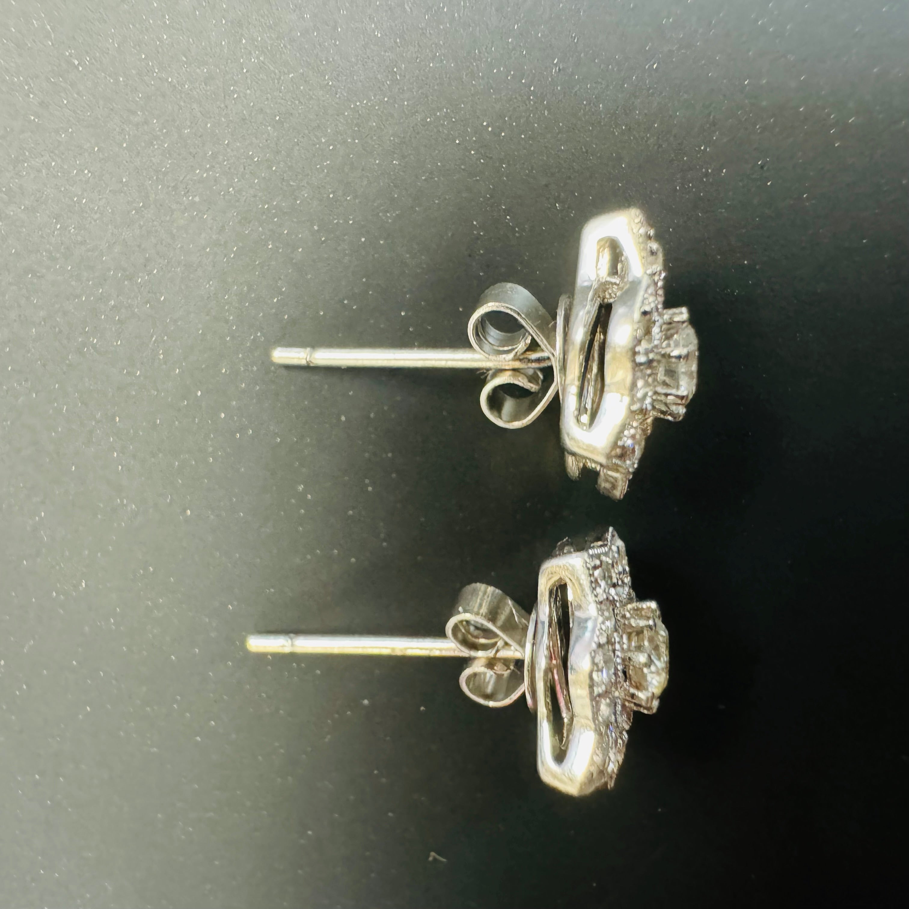 18K White Gold and VS Diamond Earrings