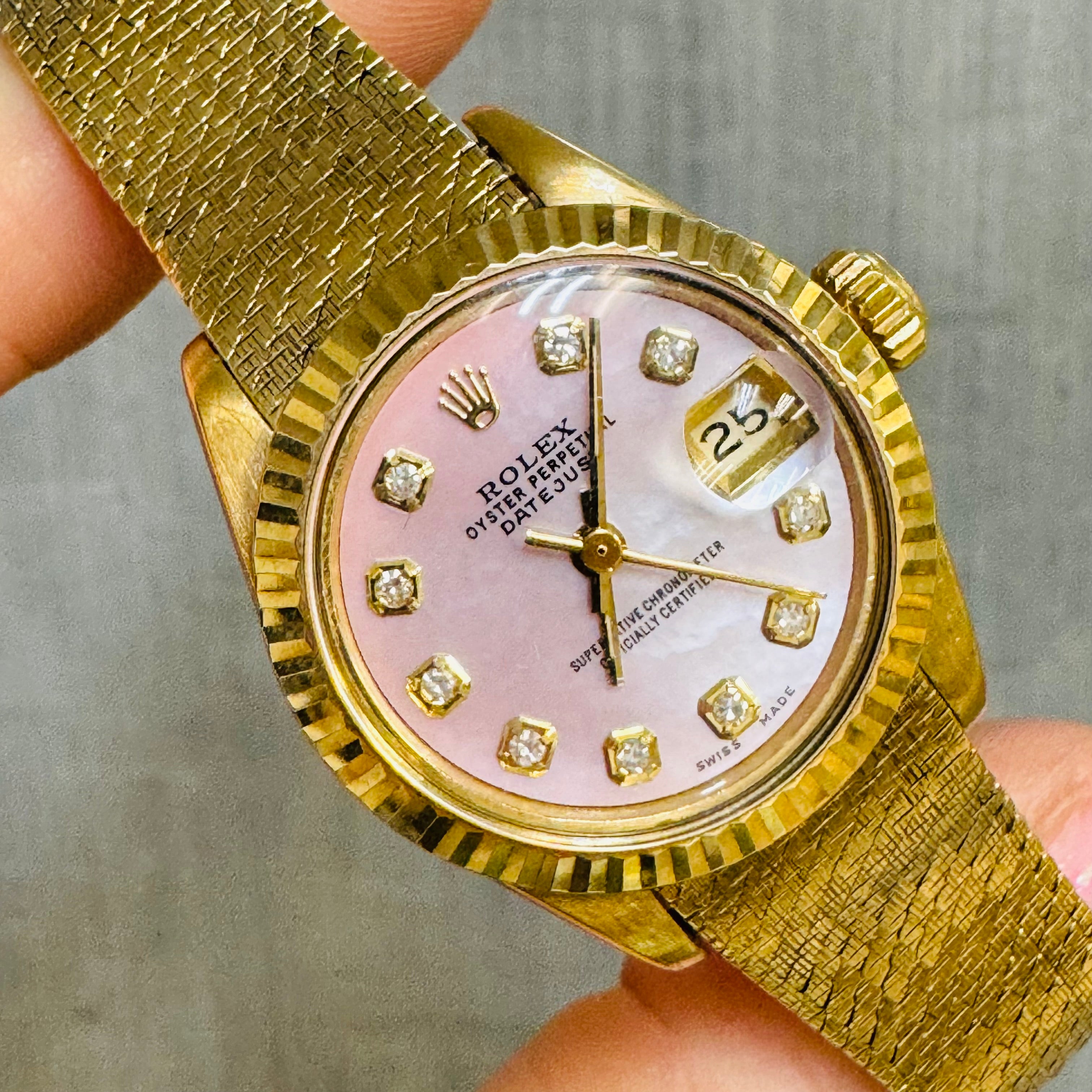 26mm 18K Yellow Gold Vintage Ladies Wristwatch with Pink Mother of Pearl Diamond Dial Mesh Band