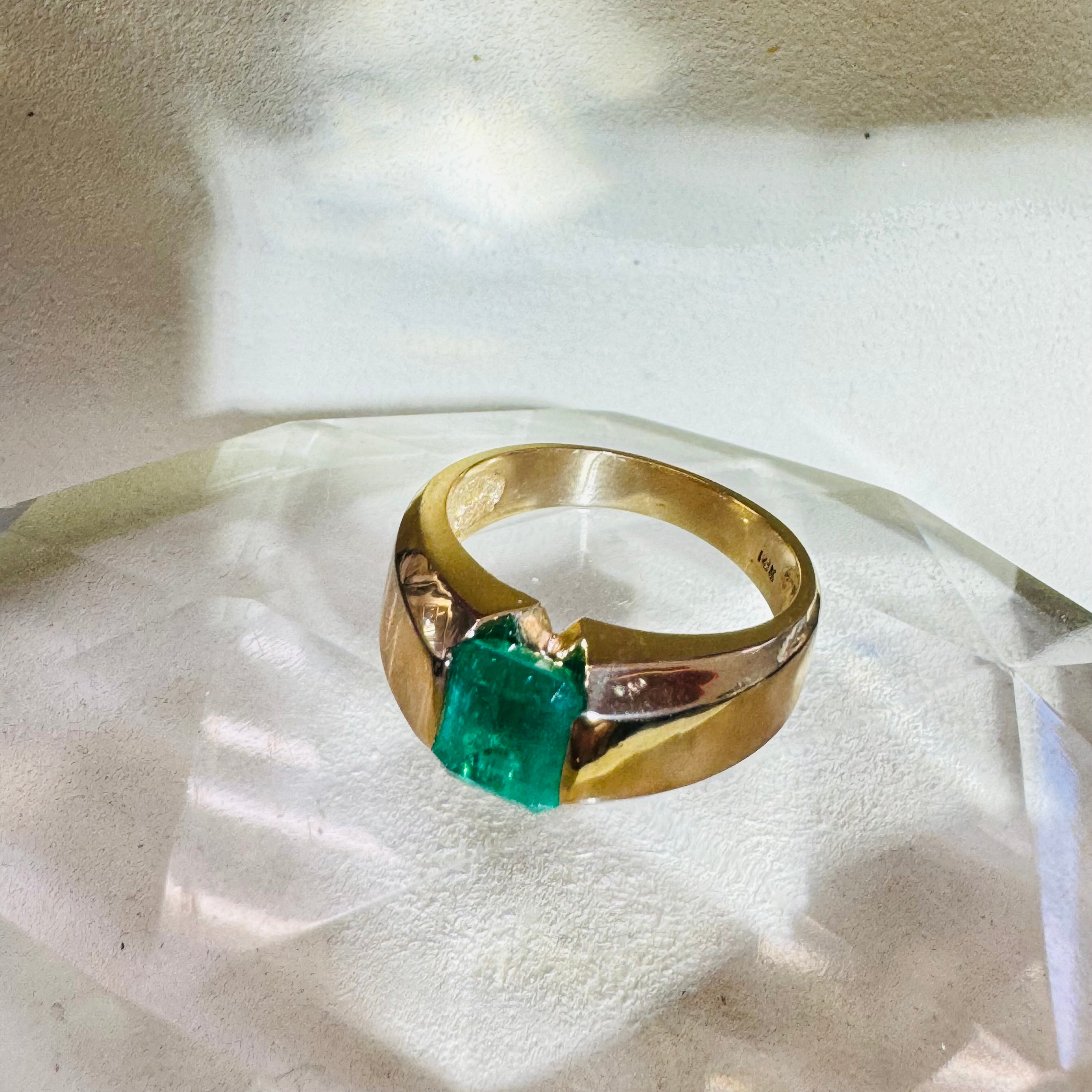 Solid 18K Yellow Gold Emerald Ring Size 8.25