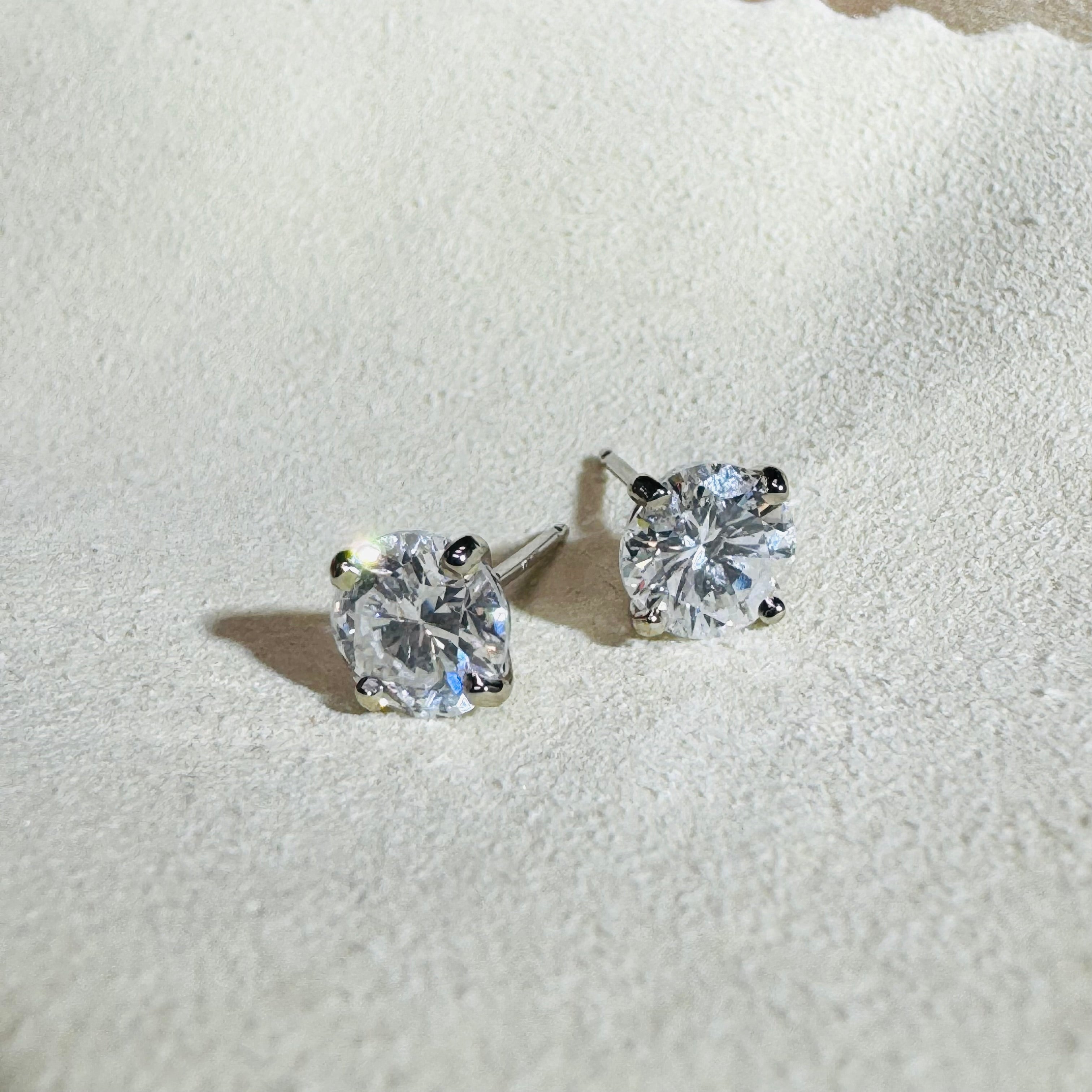 2.06CT 14K White Gold Round Diamond Earing Studs