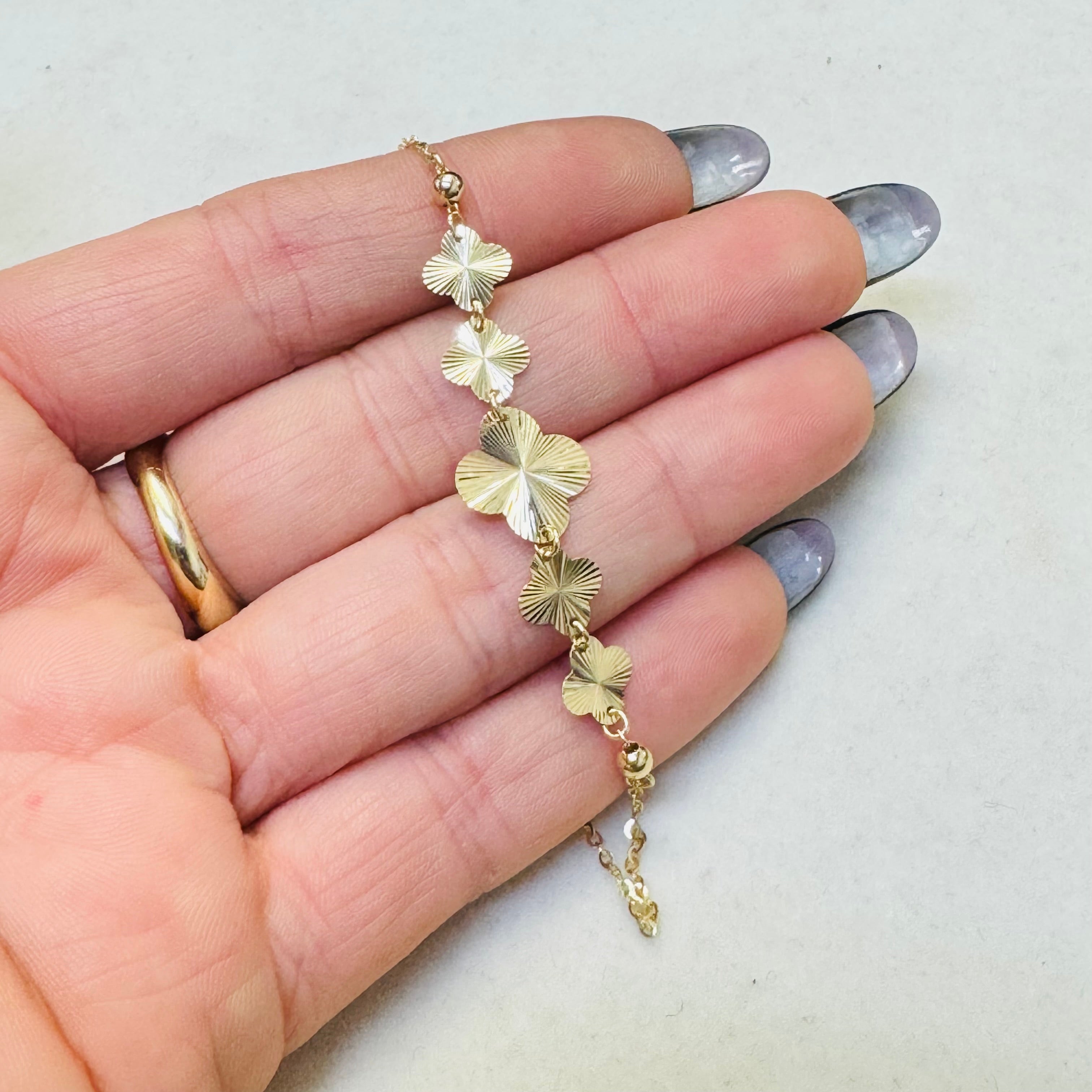 10K Yellow Gold Engine Turned Flower Clover Bracelet 7-8"
