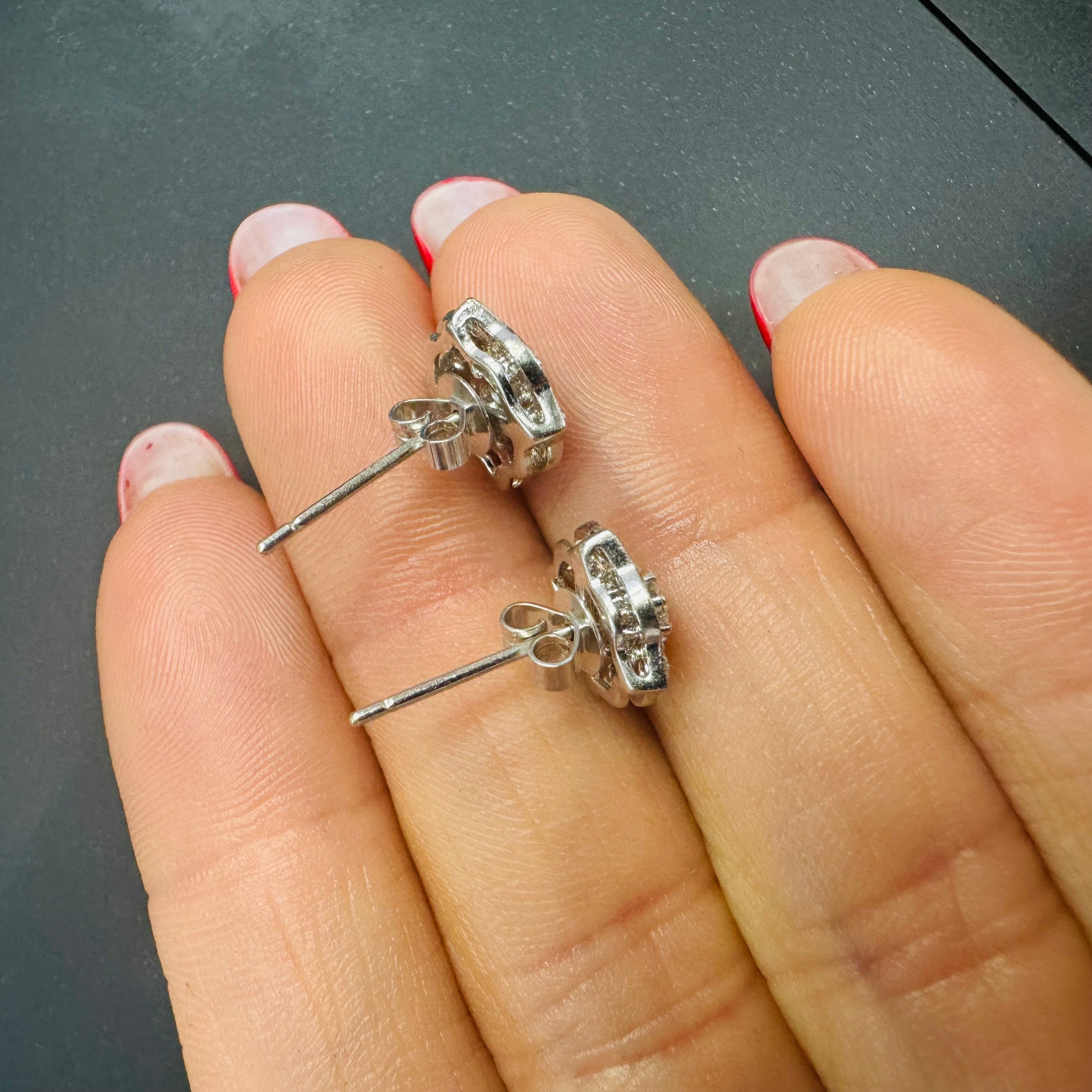 18K White Gold and VS Diamond Earrings