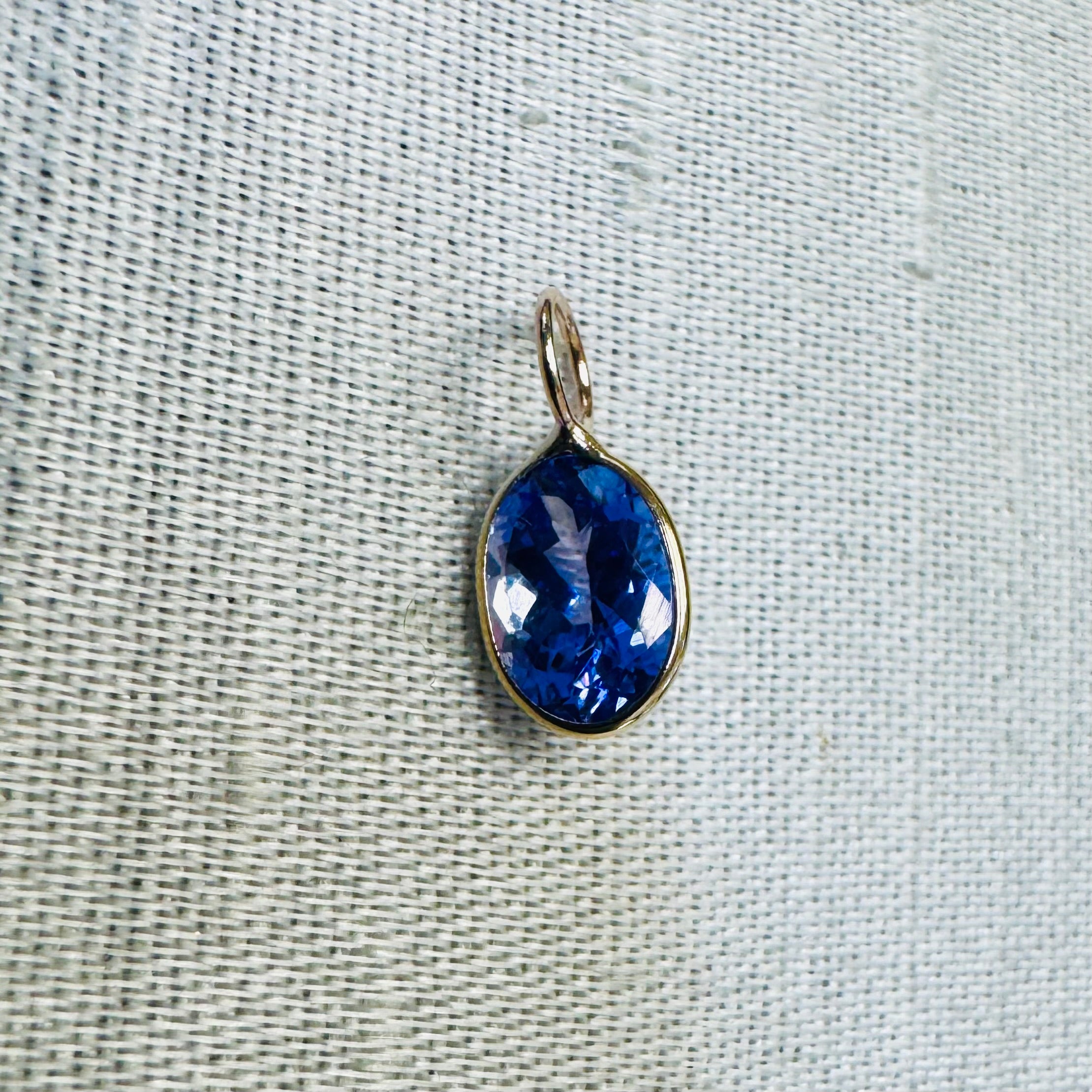 Natural Oval Tanzanite 14K Gem Charm Pendant