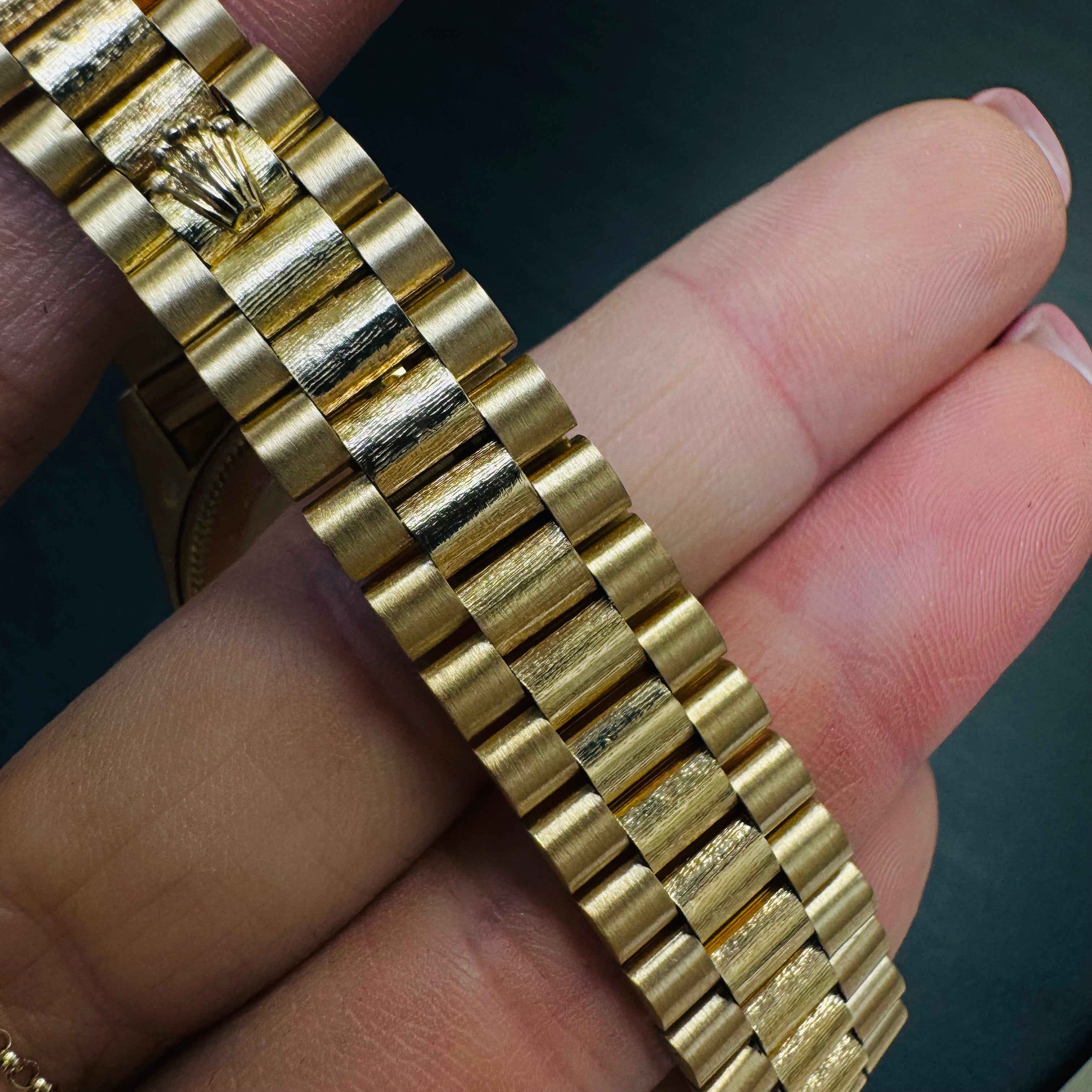 26mm 18K Yellow Gold Vintage Ladies Rolex President Wristwatch with Diamond Dial