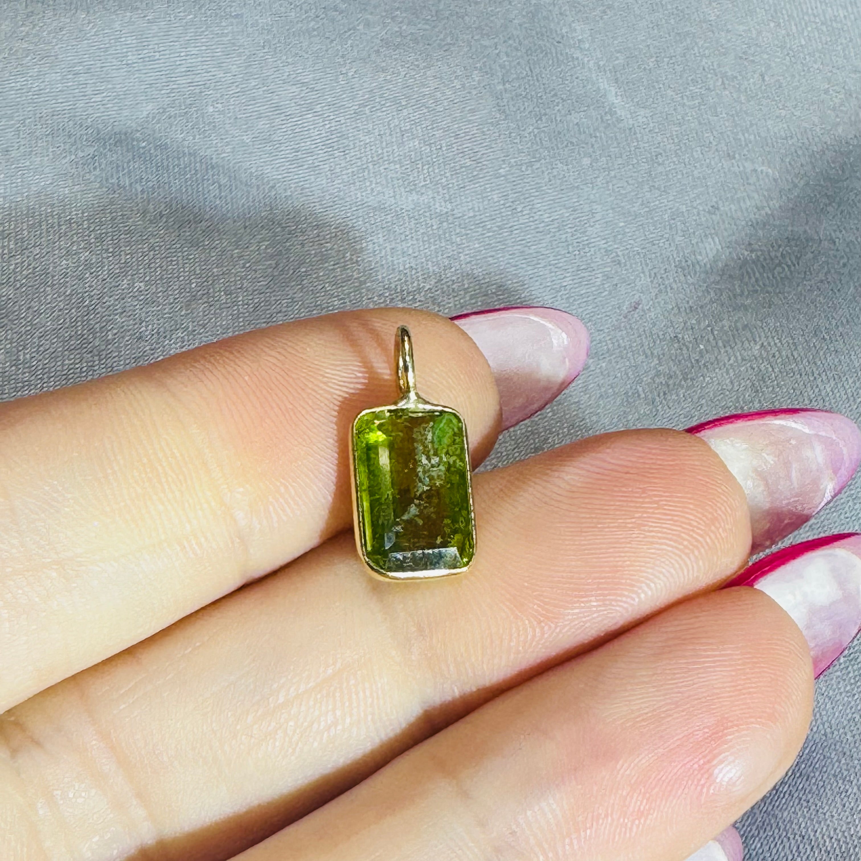 2.5CT Green Tourmaline Pendant 14K Yellow Gold