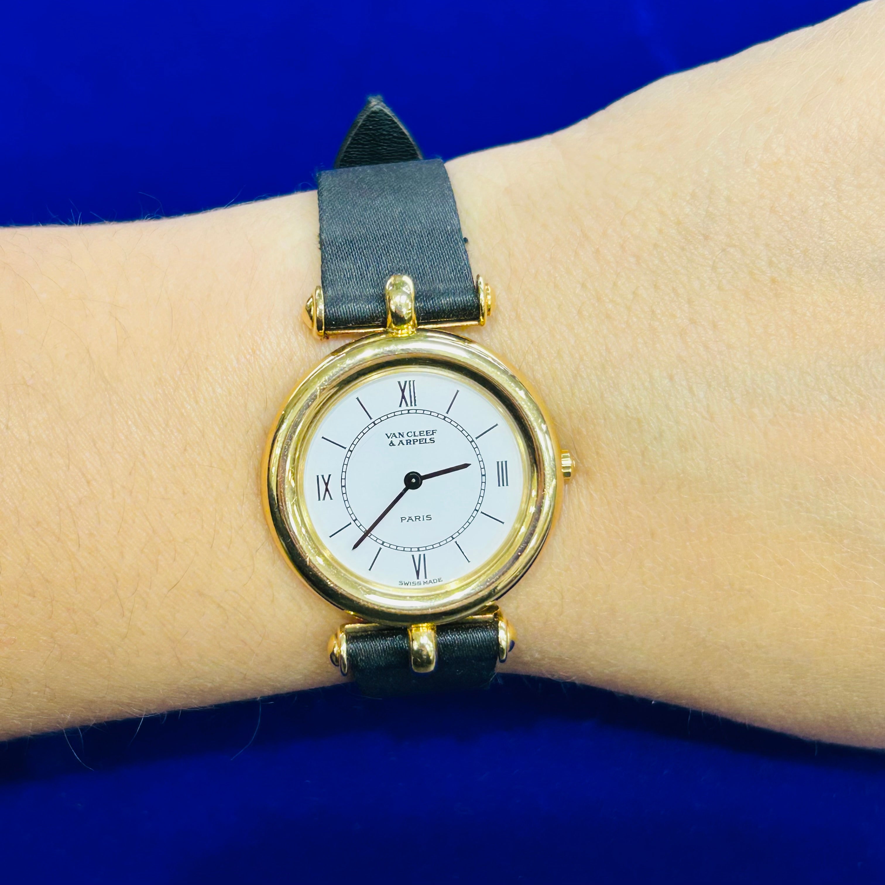 Van Cleef & Arpels 18K Yellow Gold Quartz Watch Ref. 28340 – 1990 | Classic Roman Dial