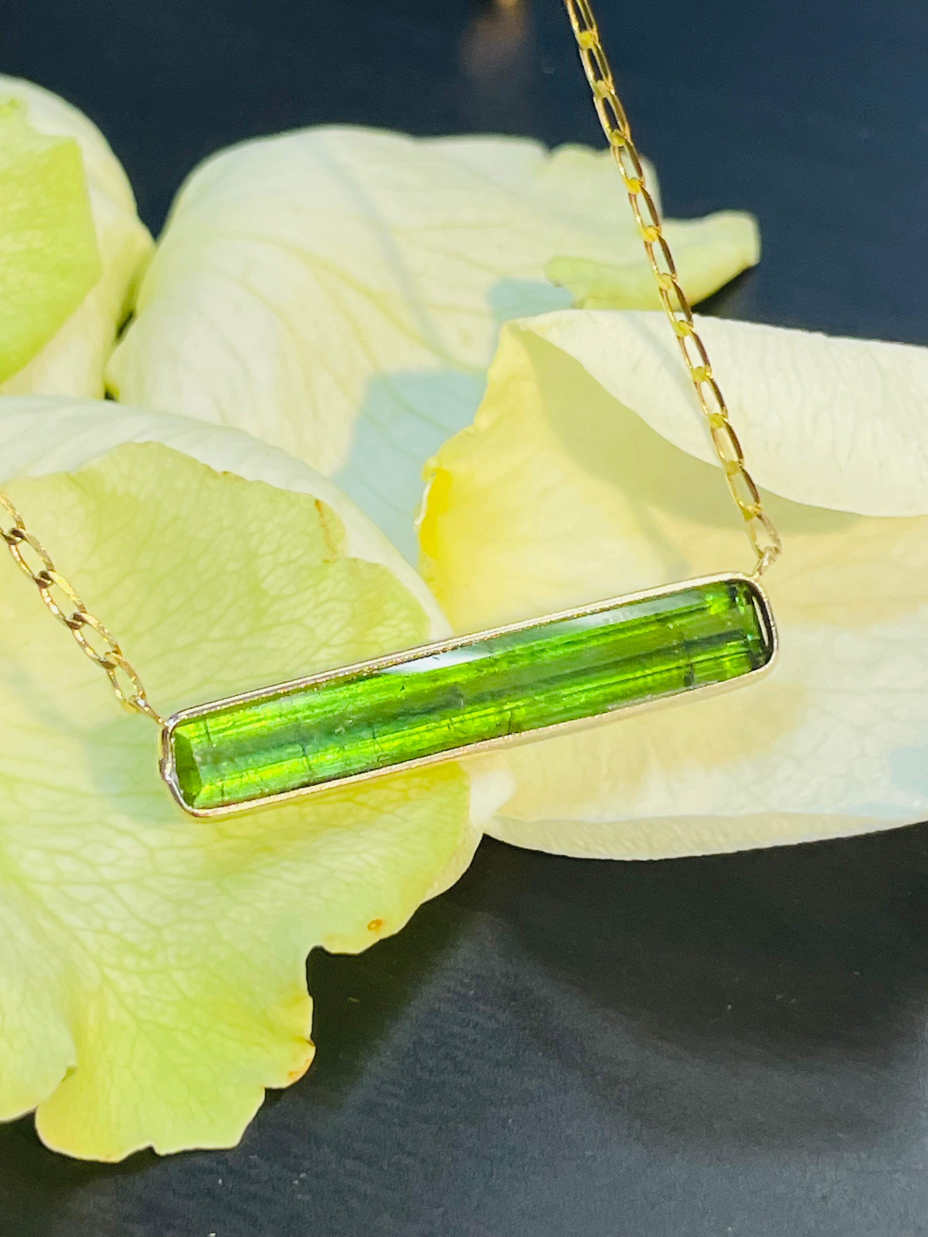 6.2CT Green Tourmaline and Solid 14K Yellow Gold Curb Link Chain Necklace 16"