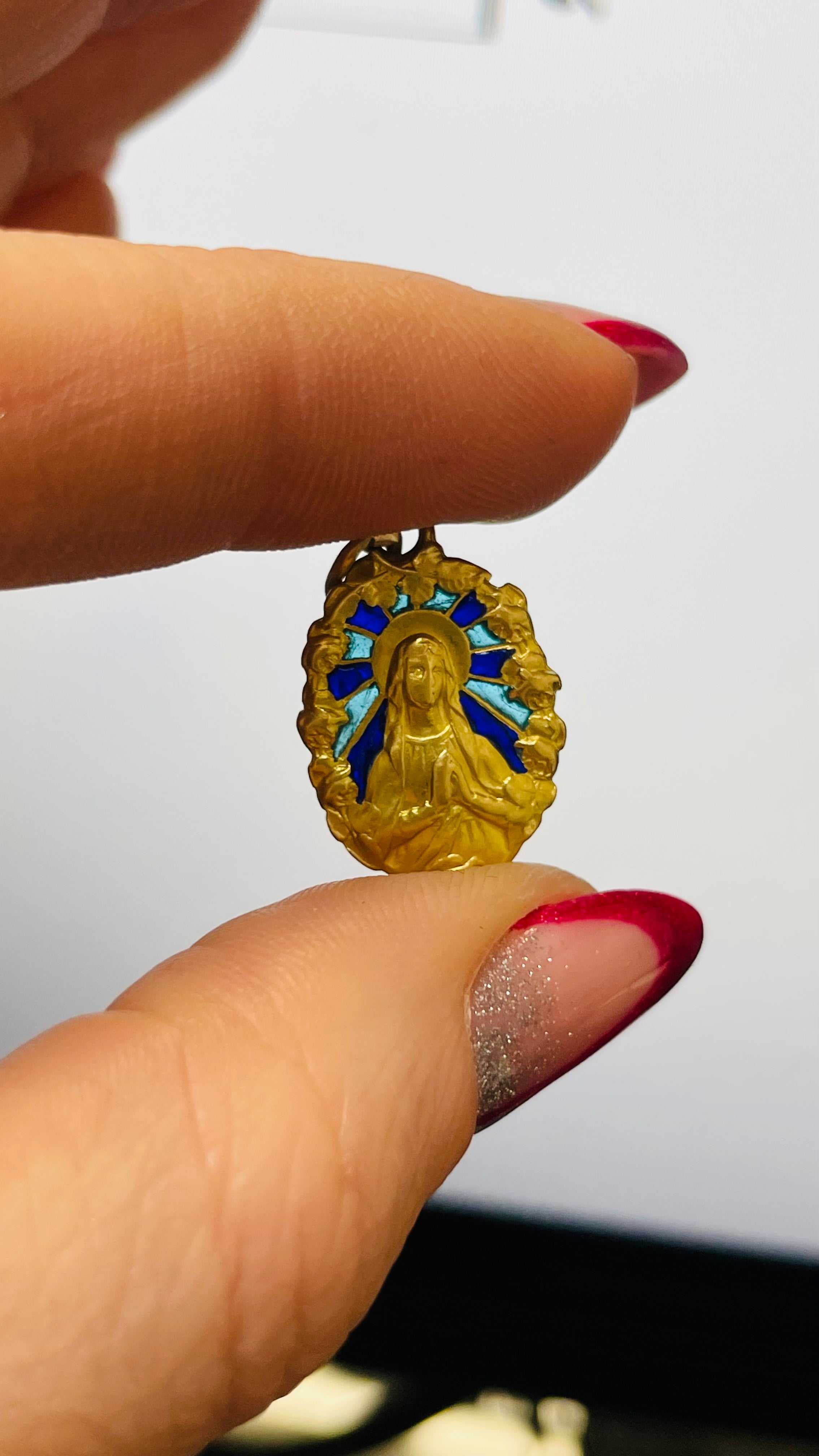 18K Yellow Gold Mary Pendant