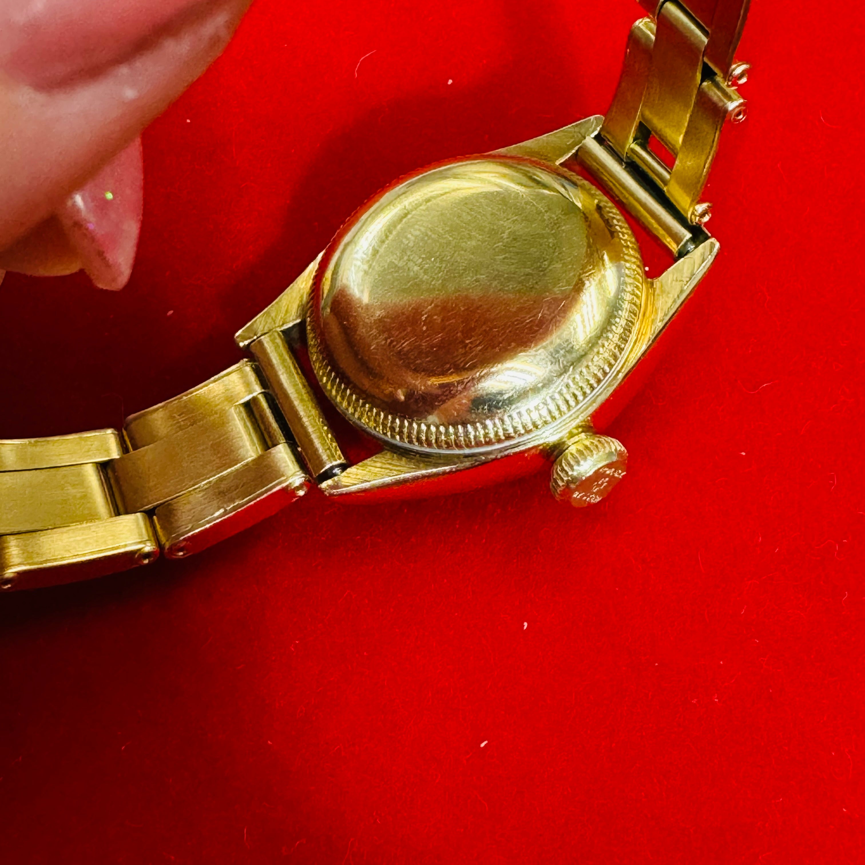 26mm 18K Yellow Gold Vintage 1950s Ladies Bubbleback Wristwatch with Second Hand