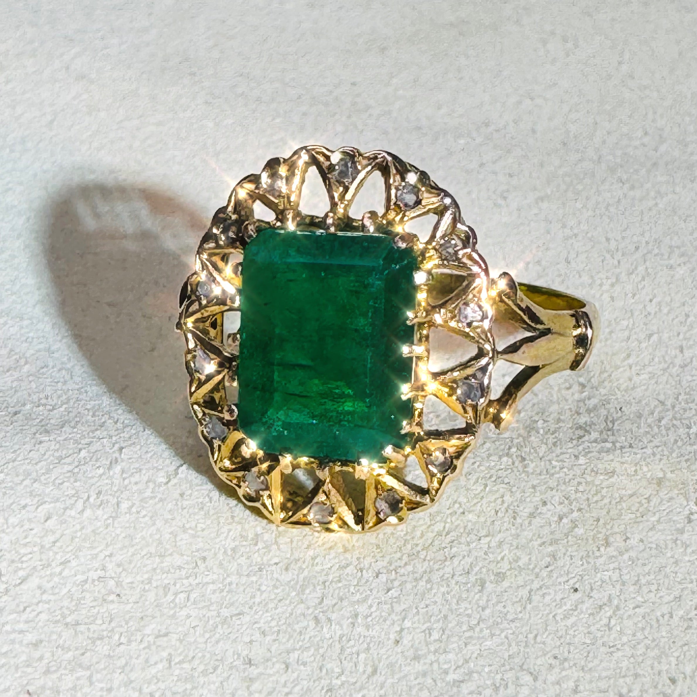 Solid 18K Yellow Gold Emerald and Rose Diamond Ring Size 7.5