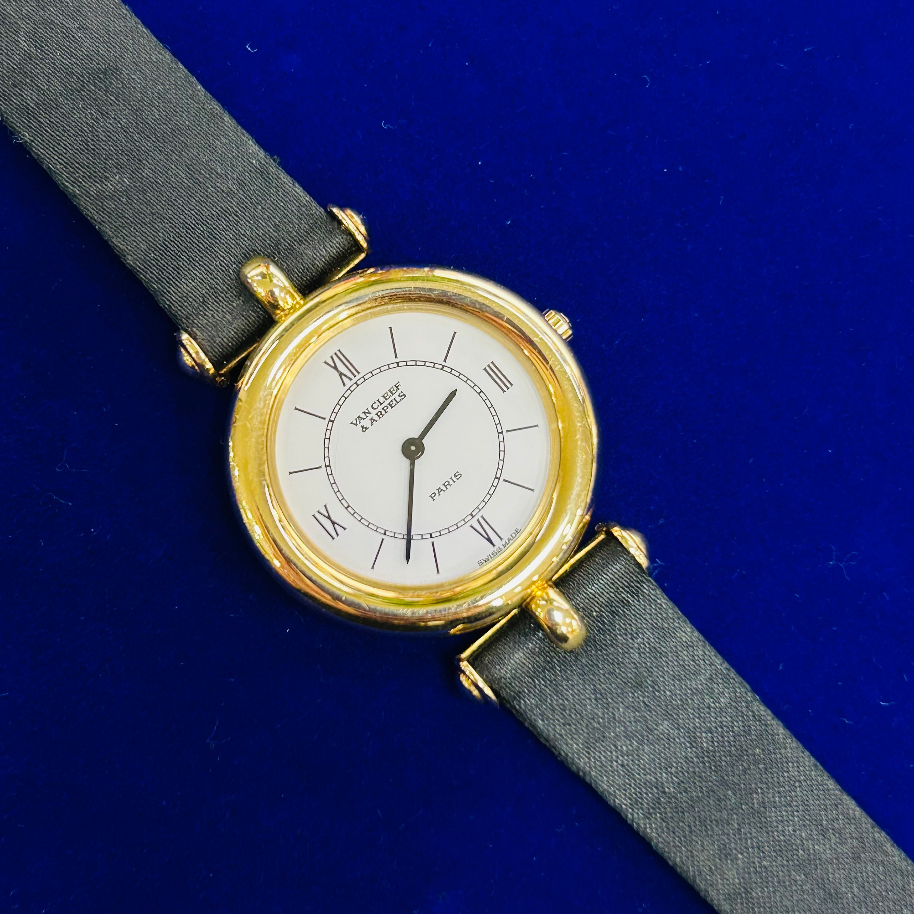 Van Cleef & Arpels 18K Yellow Gold Quartz Watch Ref. 28340 – 1990 | Classic Roman Dial