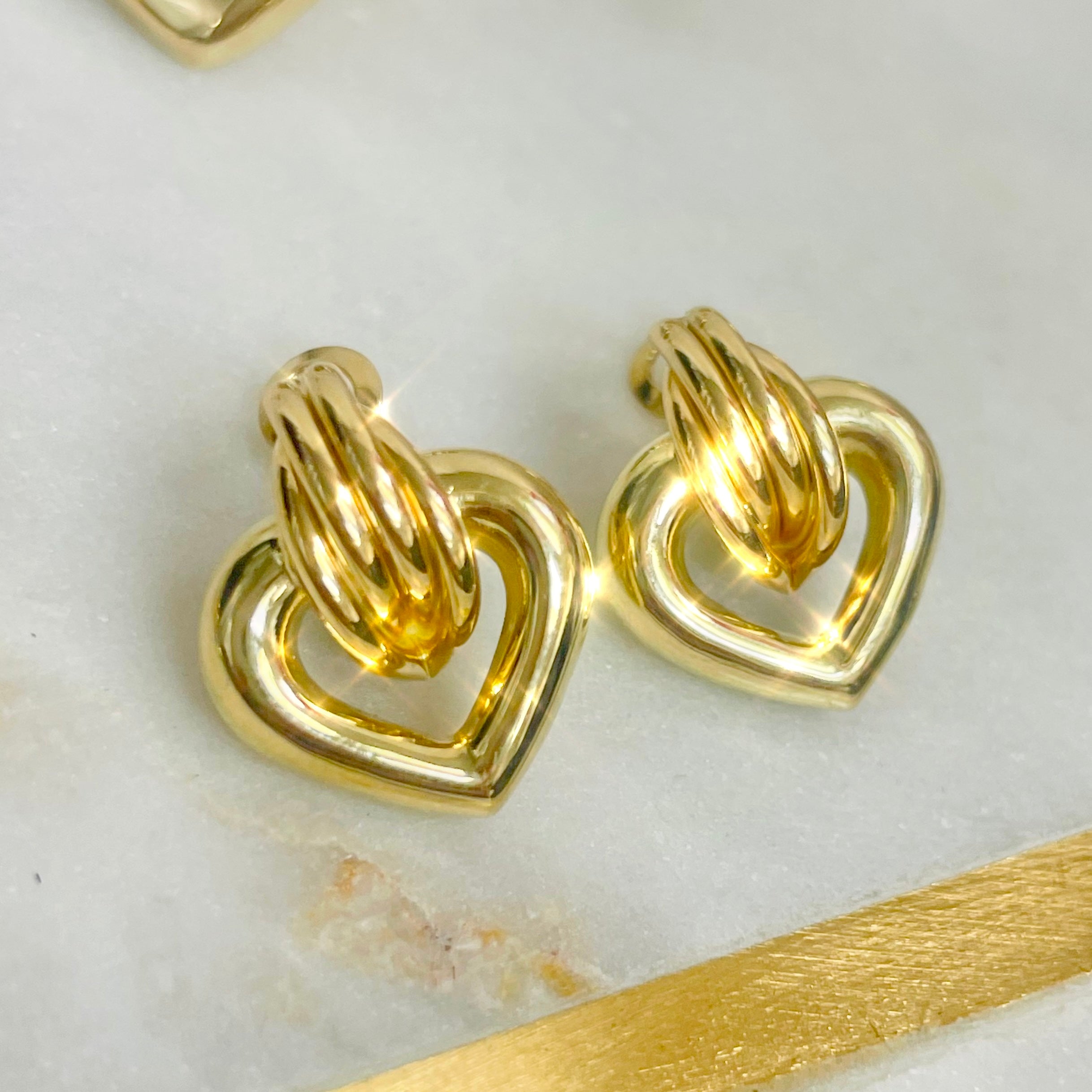 Cute! 14K Gold Chubby Fluted Abstract Heart Omega Back  Earrings