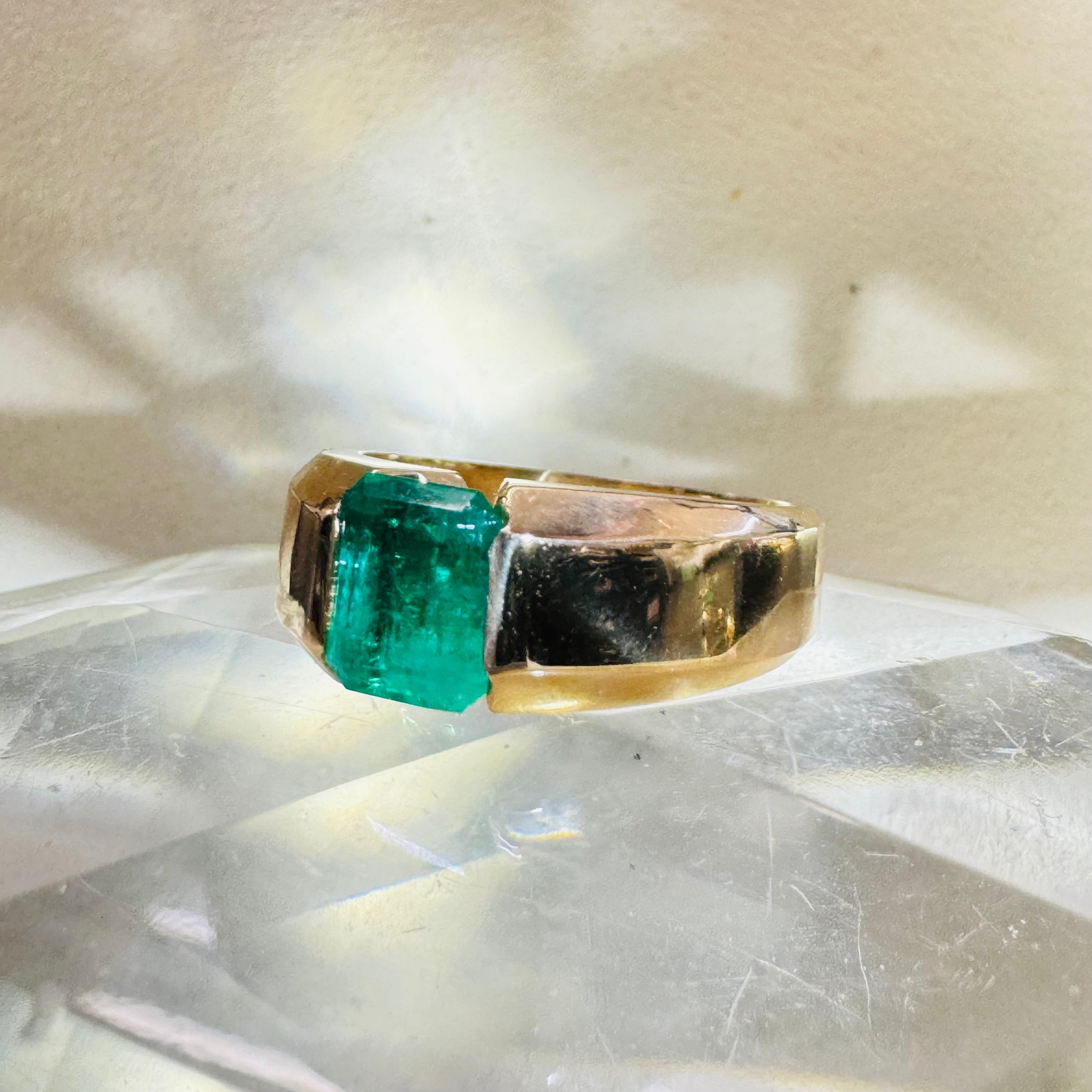 Solid 18K Yellow Gold Emerald Ring Size 8.25