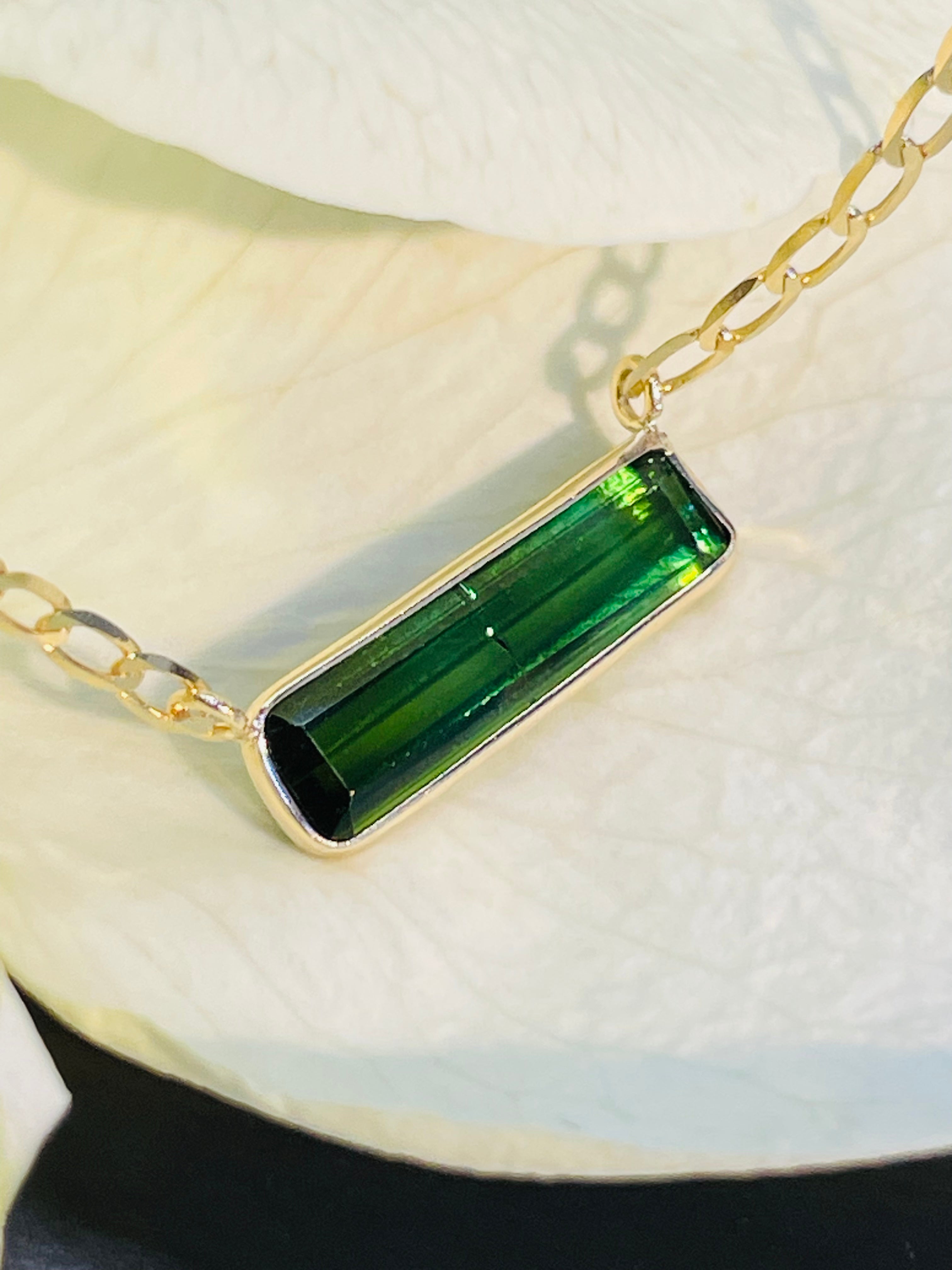 2CT Green Tourmaline and Solid 14K Yellow Gold Curb Link Chain Necklace 16"