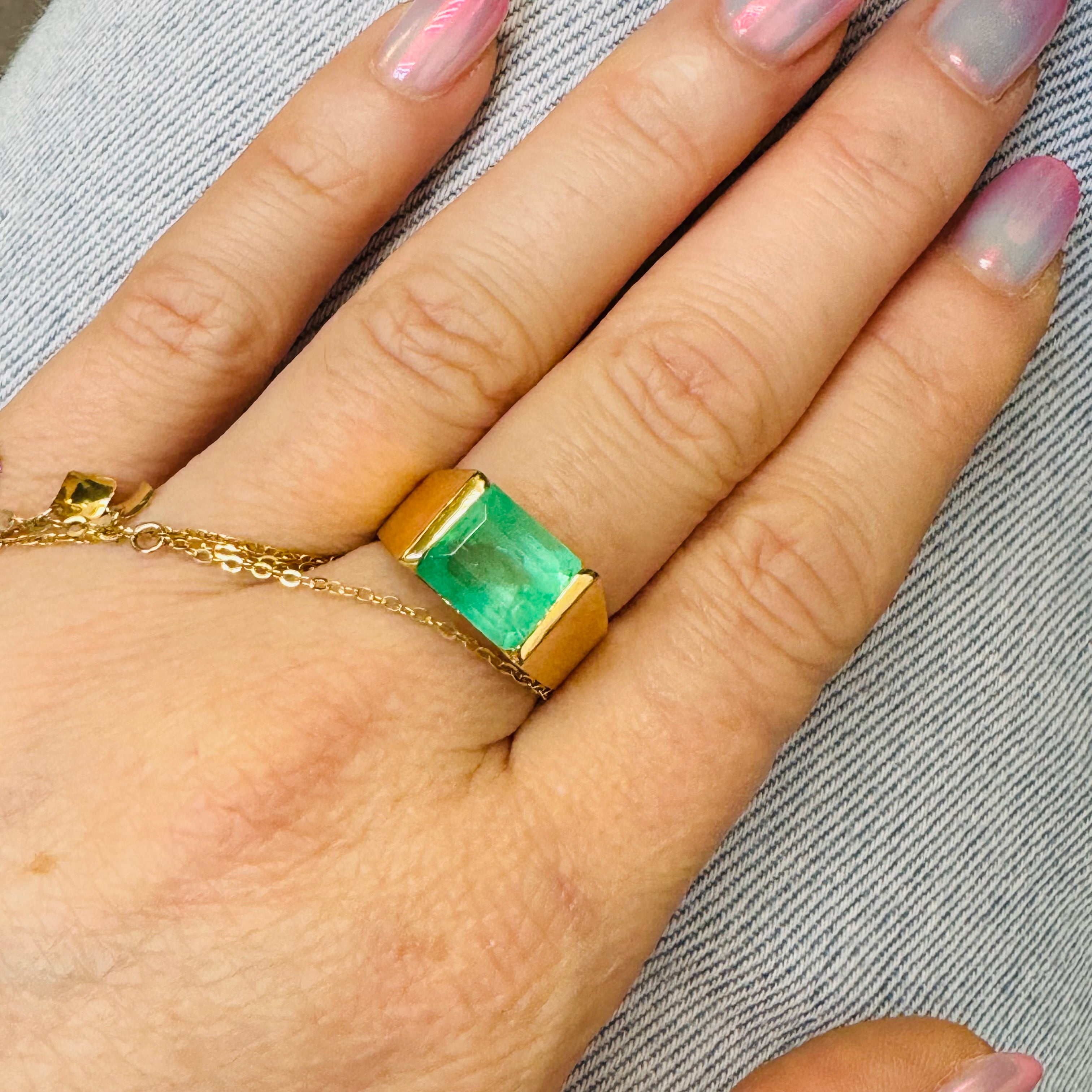 Solid 18K Yellow Gold Emerald Ring Size 6.25