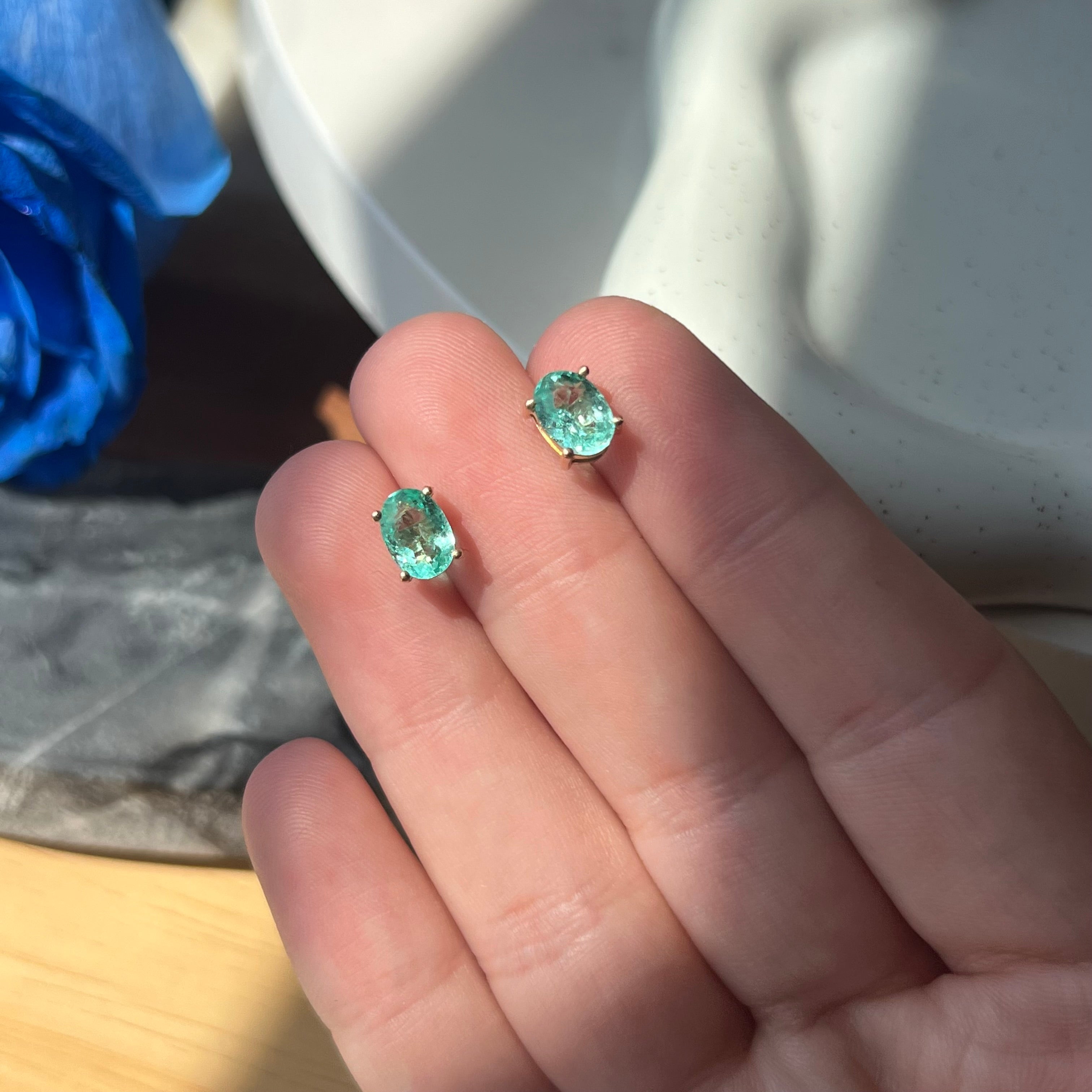 18K Colombian Emerald Yellow Gold Stud Earrings