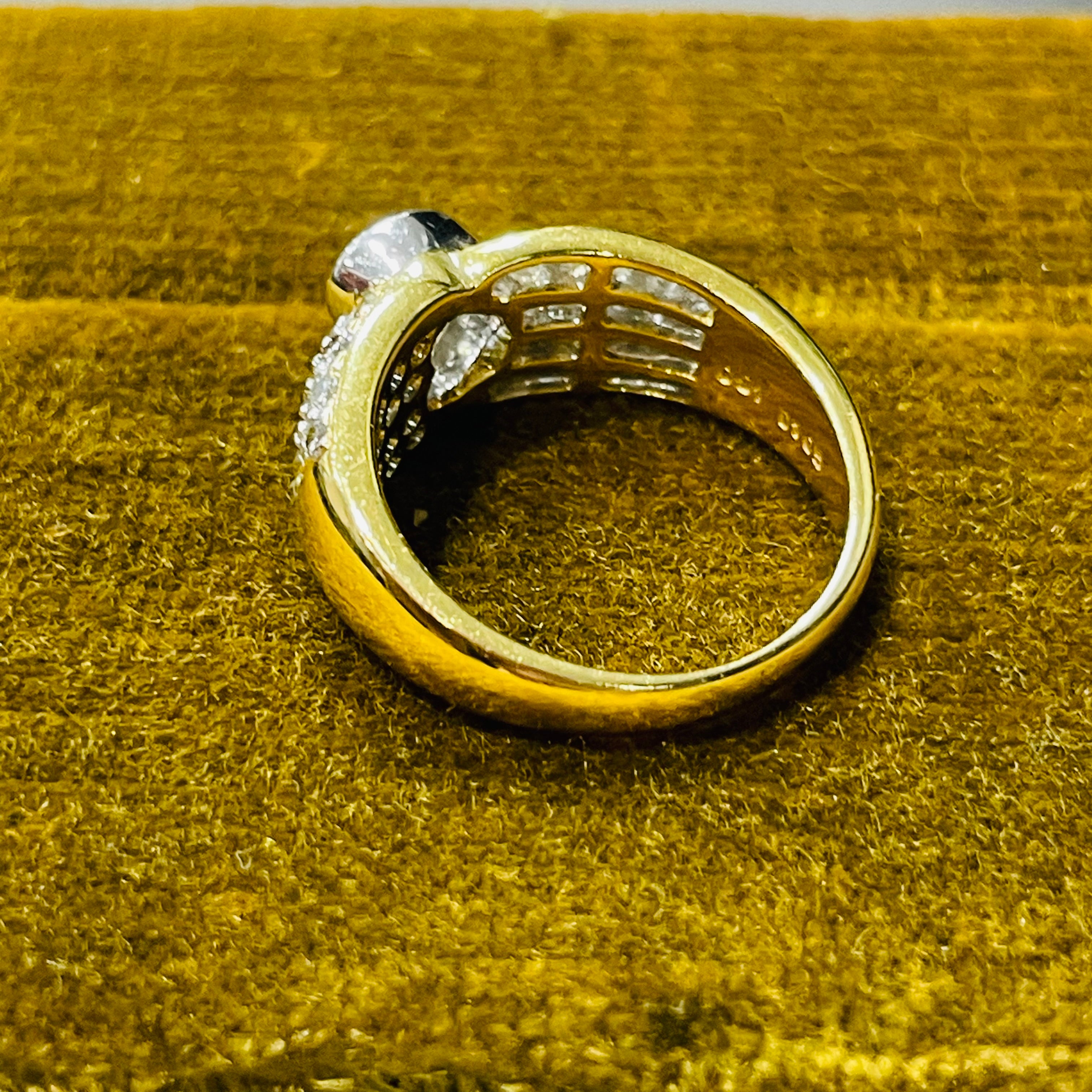 18K Yellow Gold Diamond Heart Ring