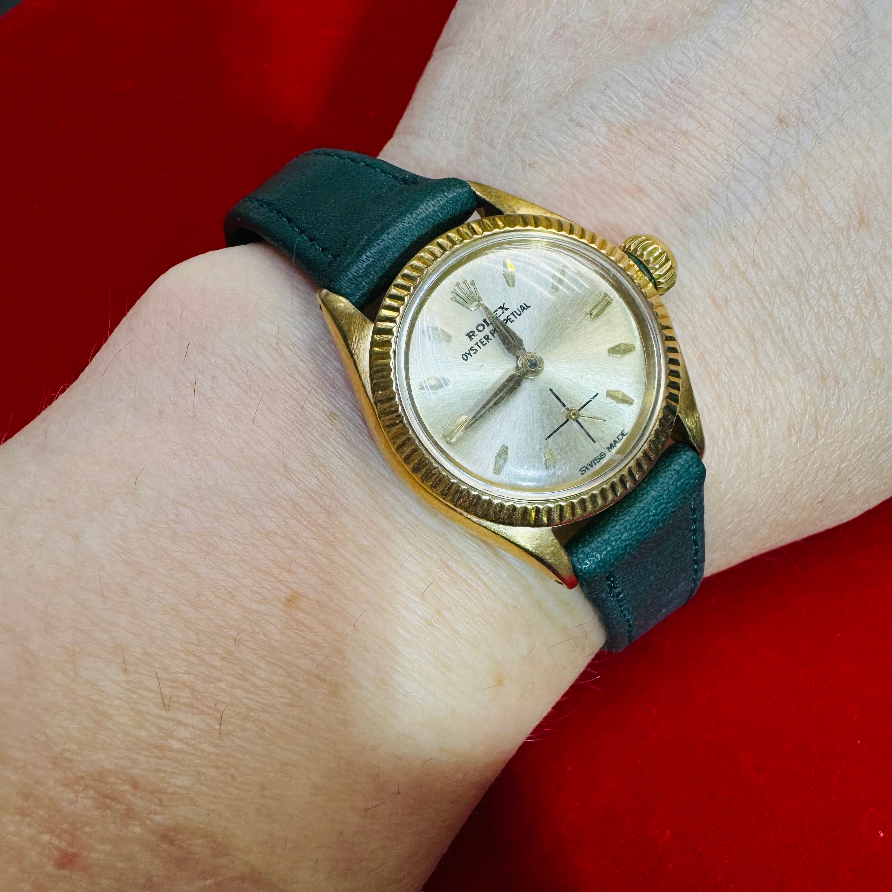 26mm 18K Yellow Gold Vintage 1950s Ladies Wristwatch with Second Hand