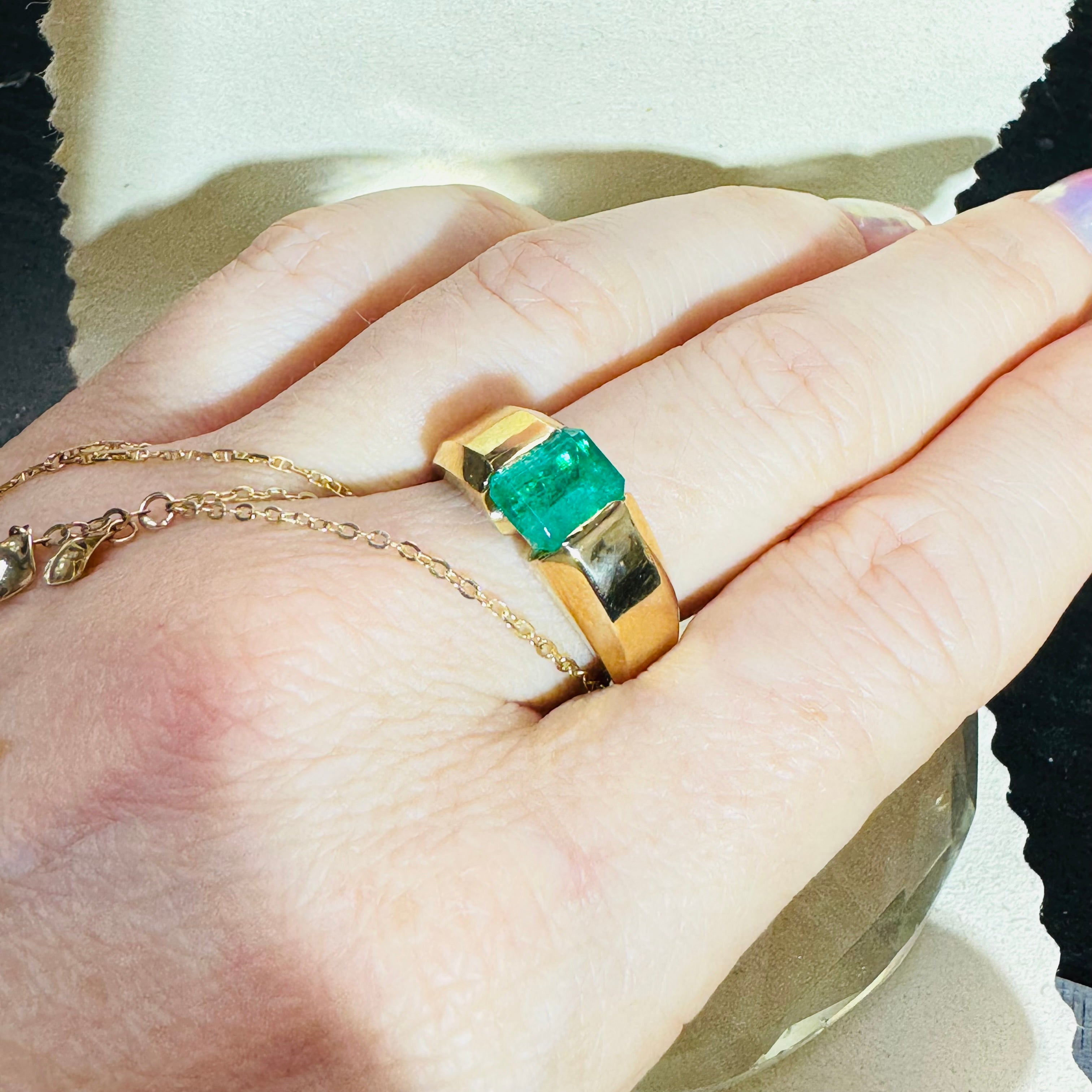 Solid 18K Yellow Gold Emerald Ring Size 8.25