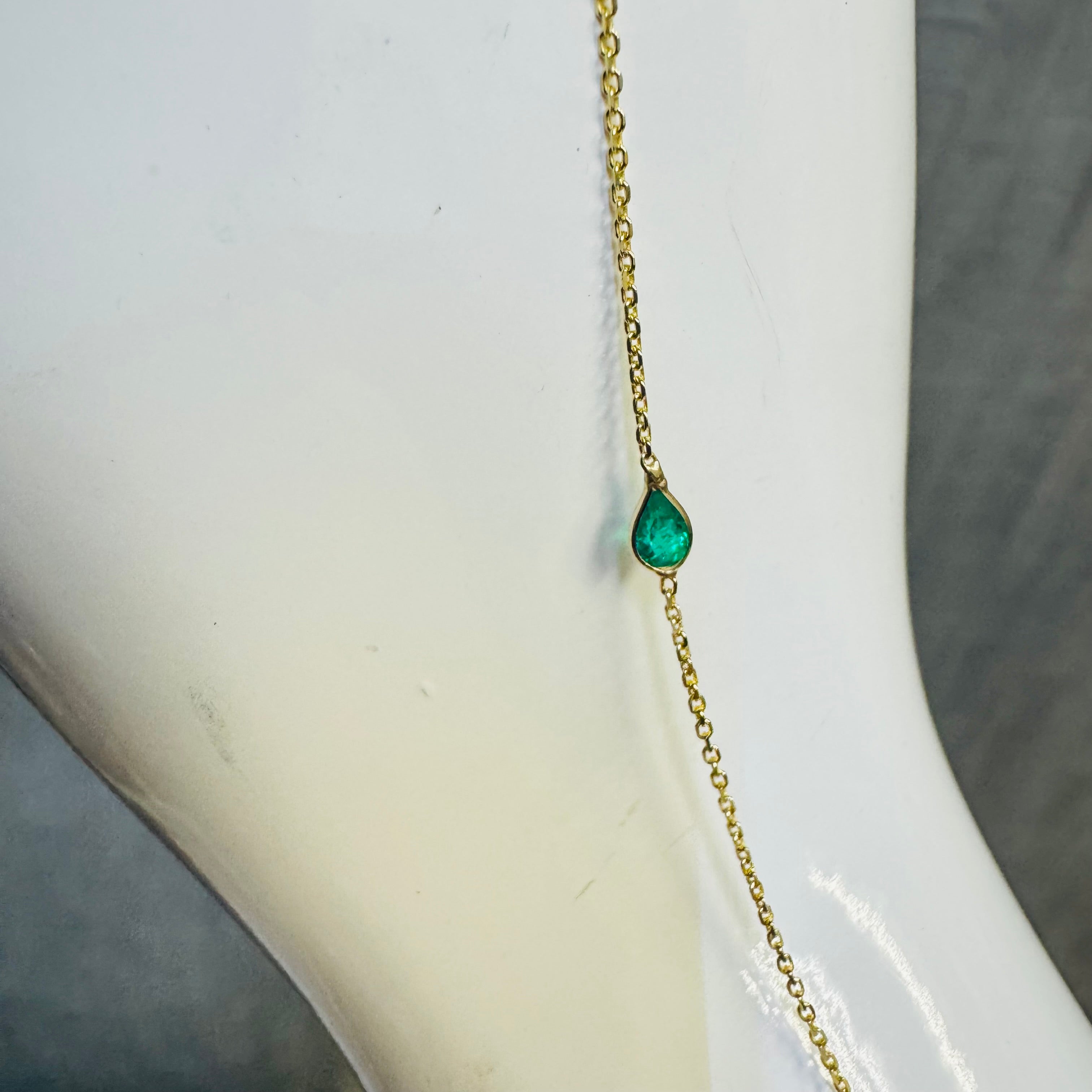 14k Yellow Gold Colombian Emerald Pear Handchain