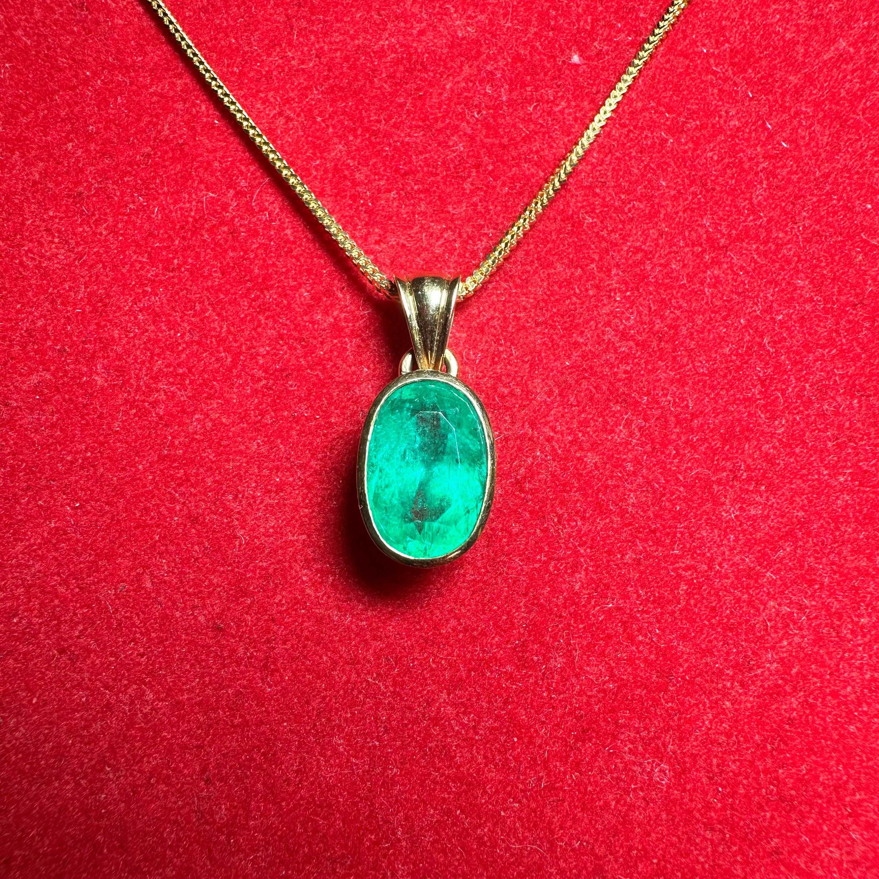 18K Yellow Gold Natural Oval Emerald Pendent Oval