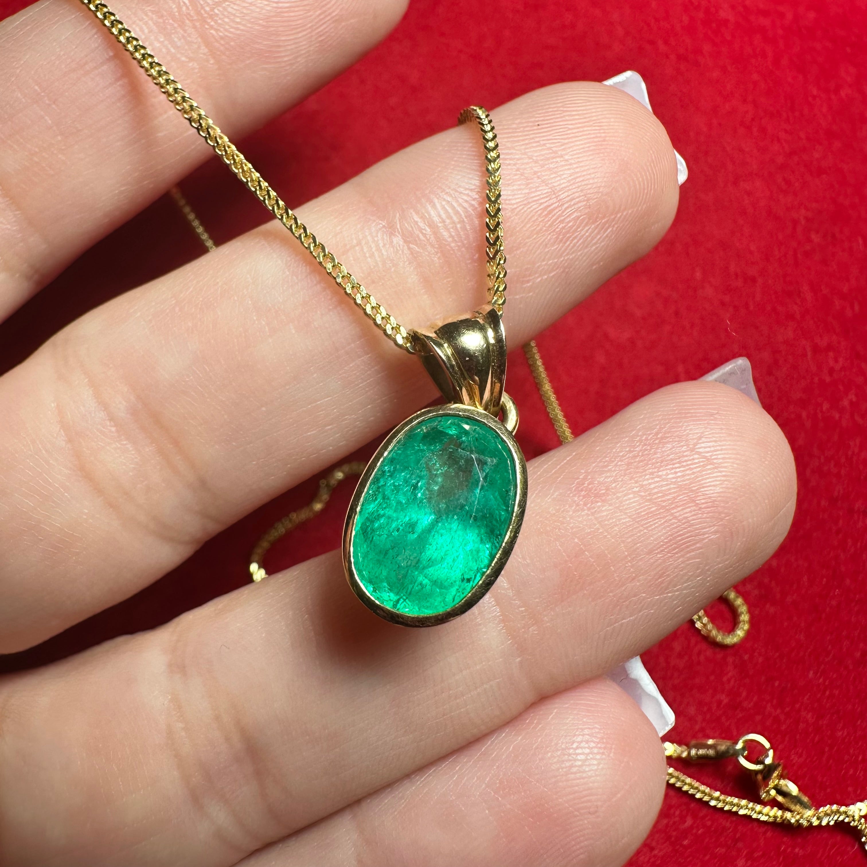 18K Yellow Gold Natural Oval Emerald Pendent Oval