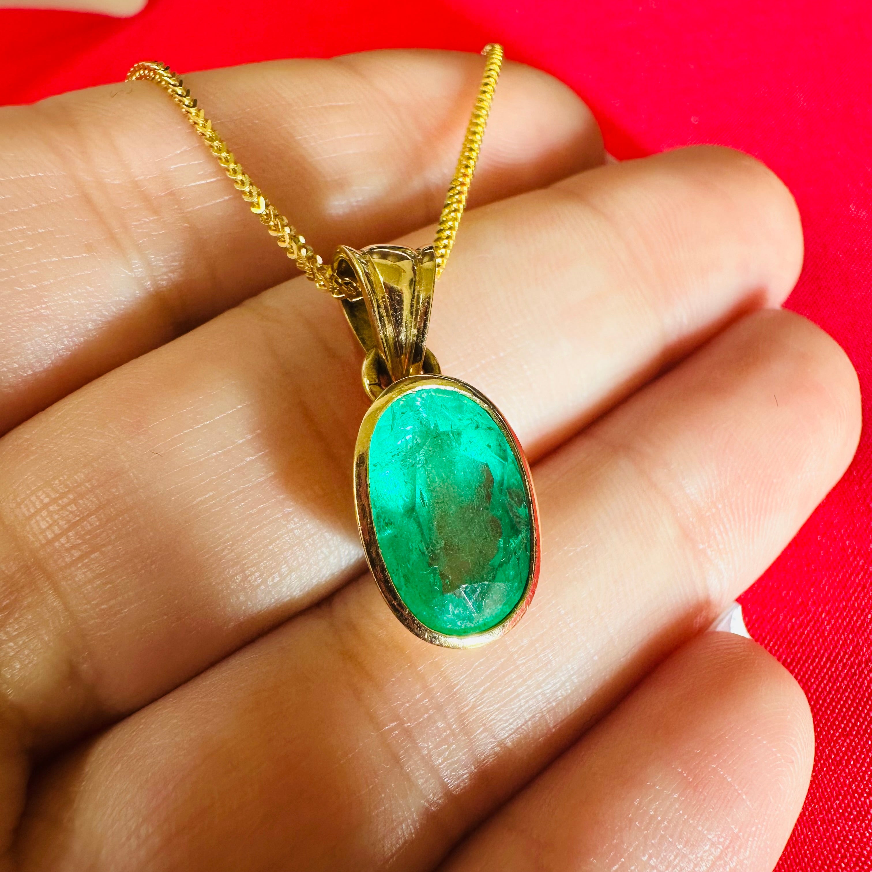 18K Yellow Gold Natural Oval Emerald Pendent Oval